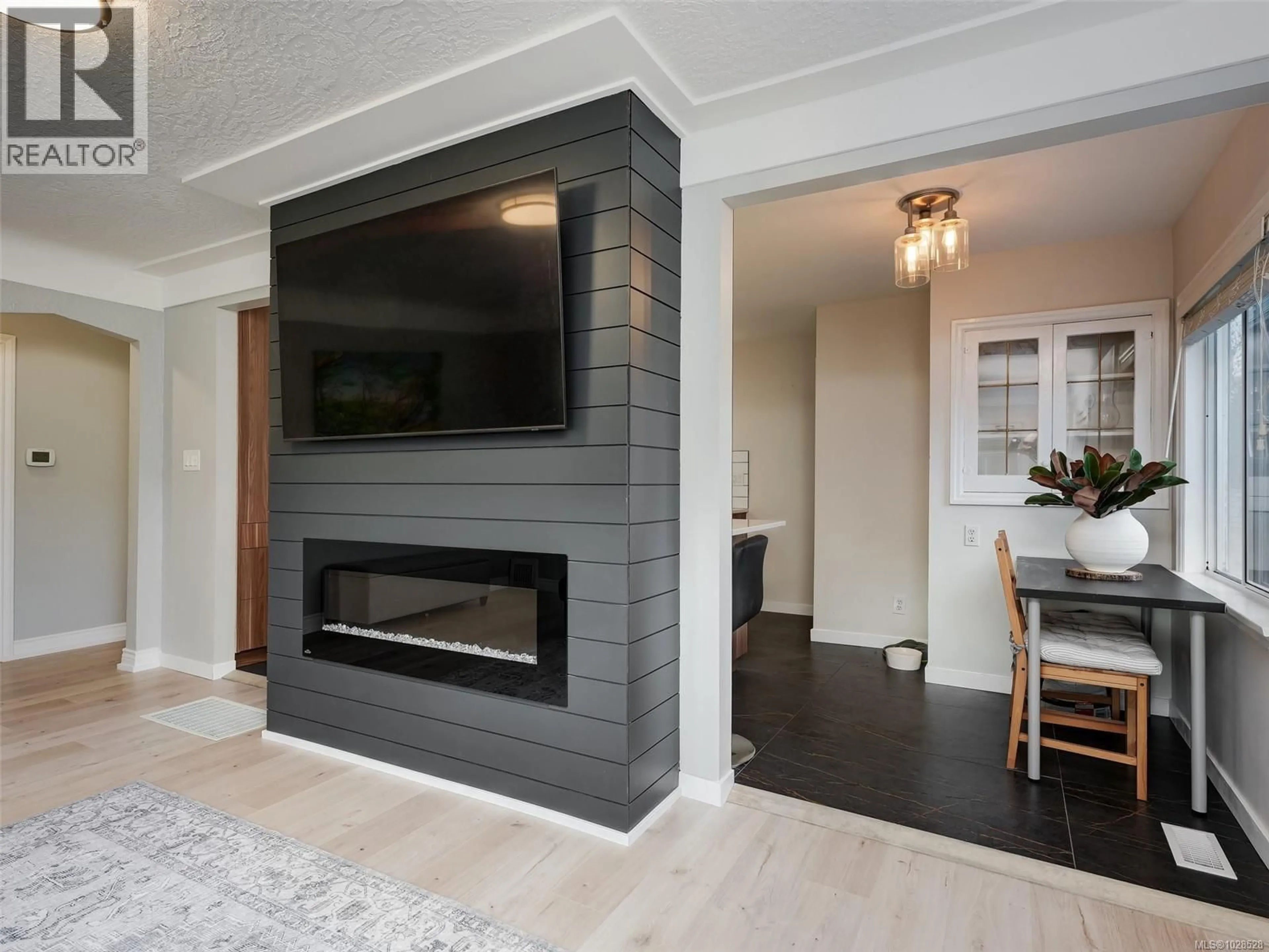 Unknown for 3044 AUSTIN AVENUE, Saanich British Columbia V9A2L2