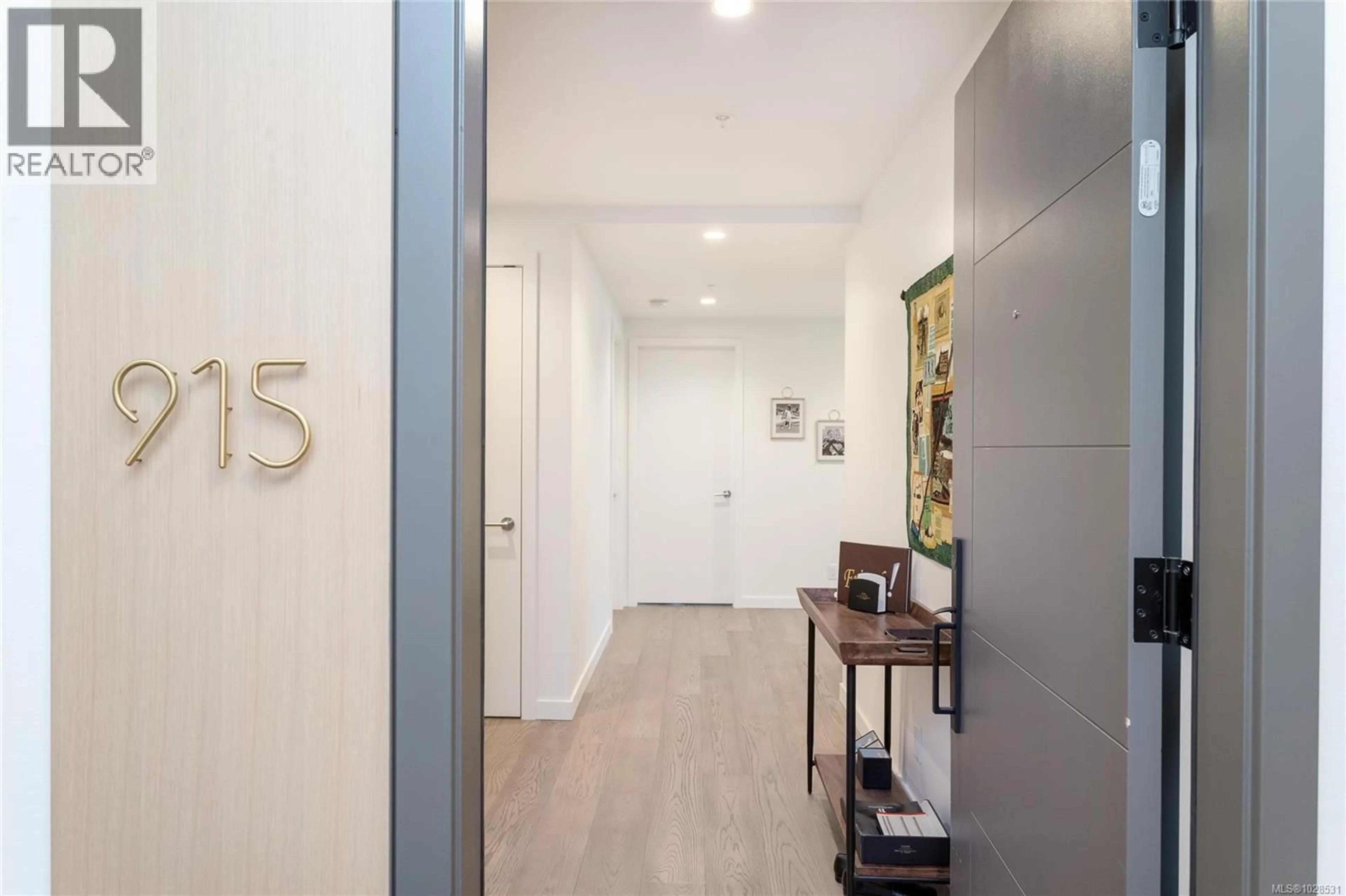 Indoor entryway for 915 - 2000 HANNINGTON ROAD, Langford British Columbia V9B6R6
