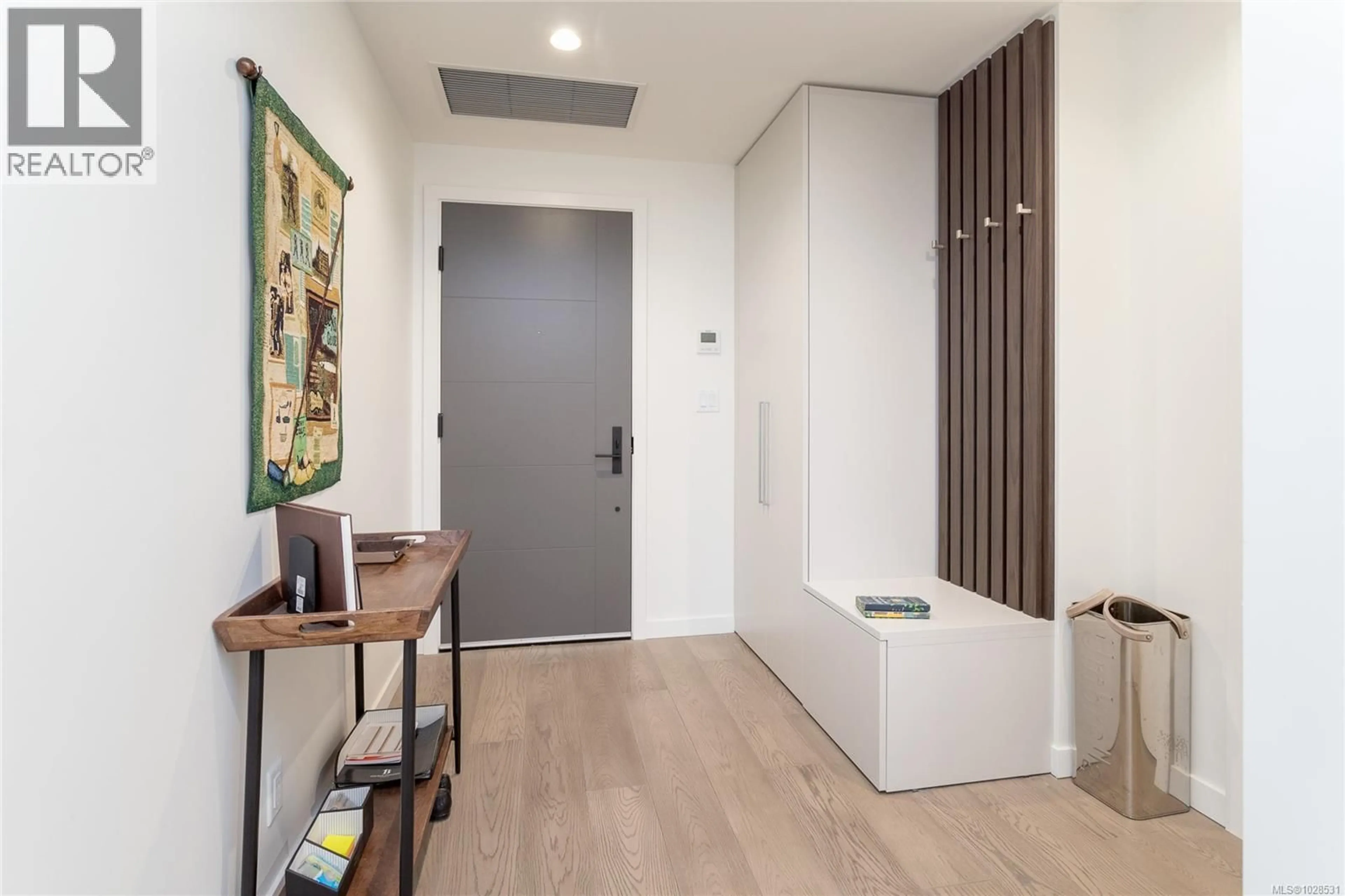 Indoor entryway for 915 - 2000 HANNINGTON ROAD, Langford British Columbia V9B6R6