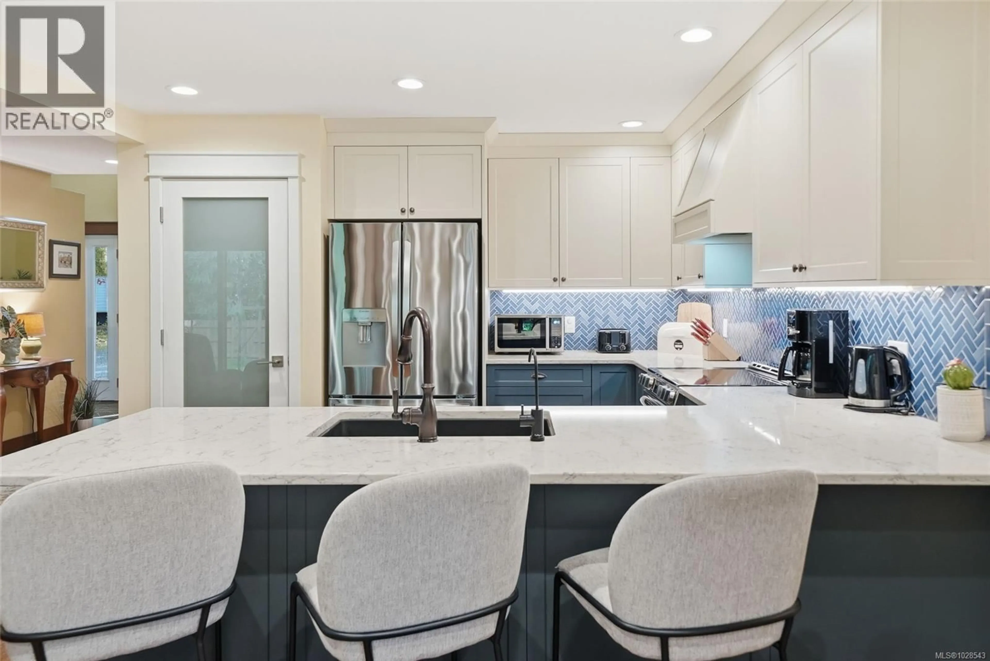 Contemporary kitchen, ceramic/tile floor for 272 JAMES WAY, Gabriola Island British Columbia V0R1X1