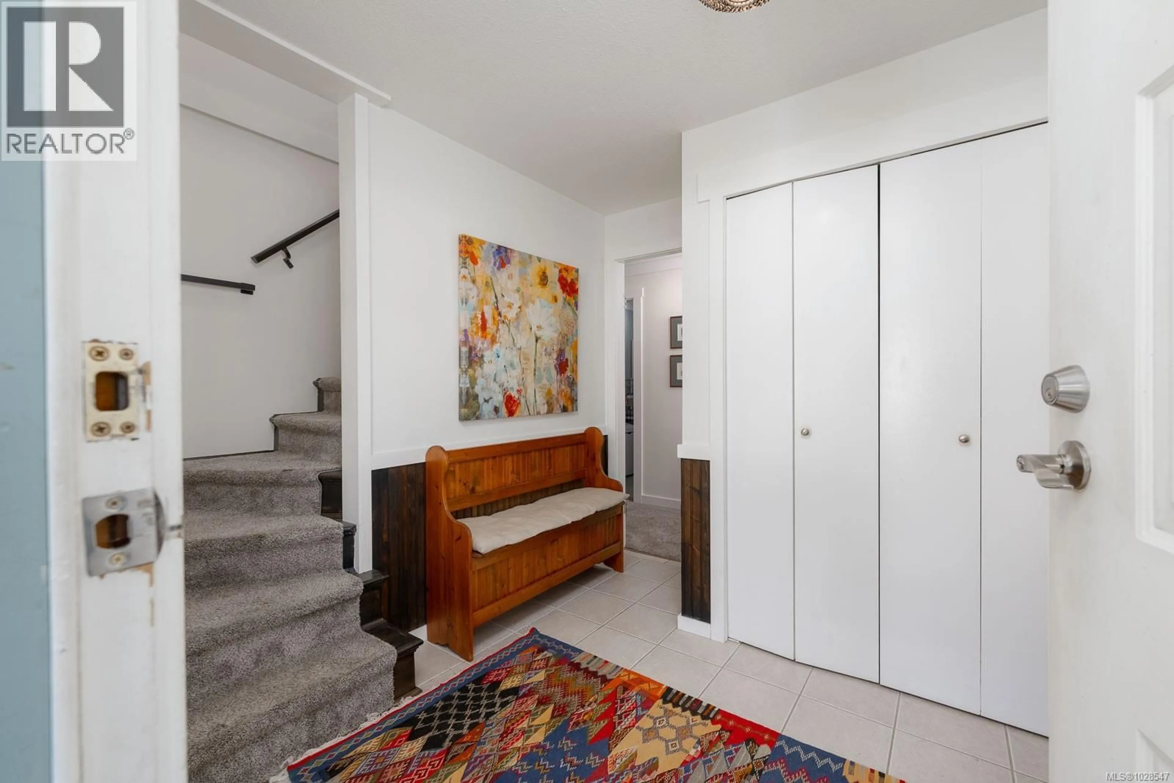 Indoor foyer for 5687 BROOKWOOD DRIVE, Nanaimo British Columbia V9T5P3