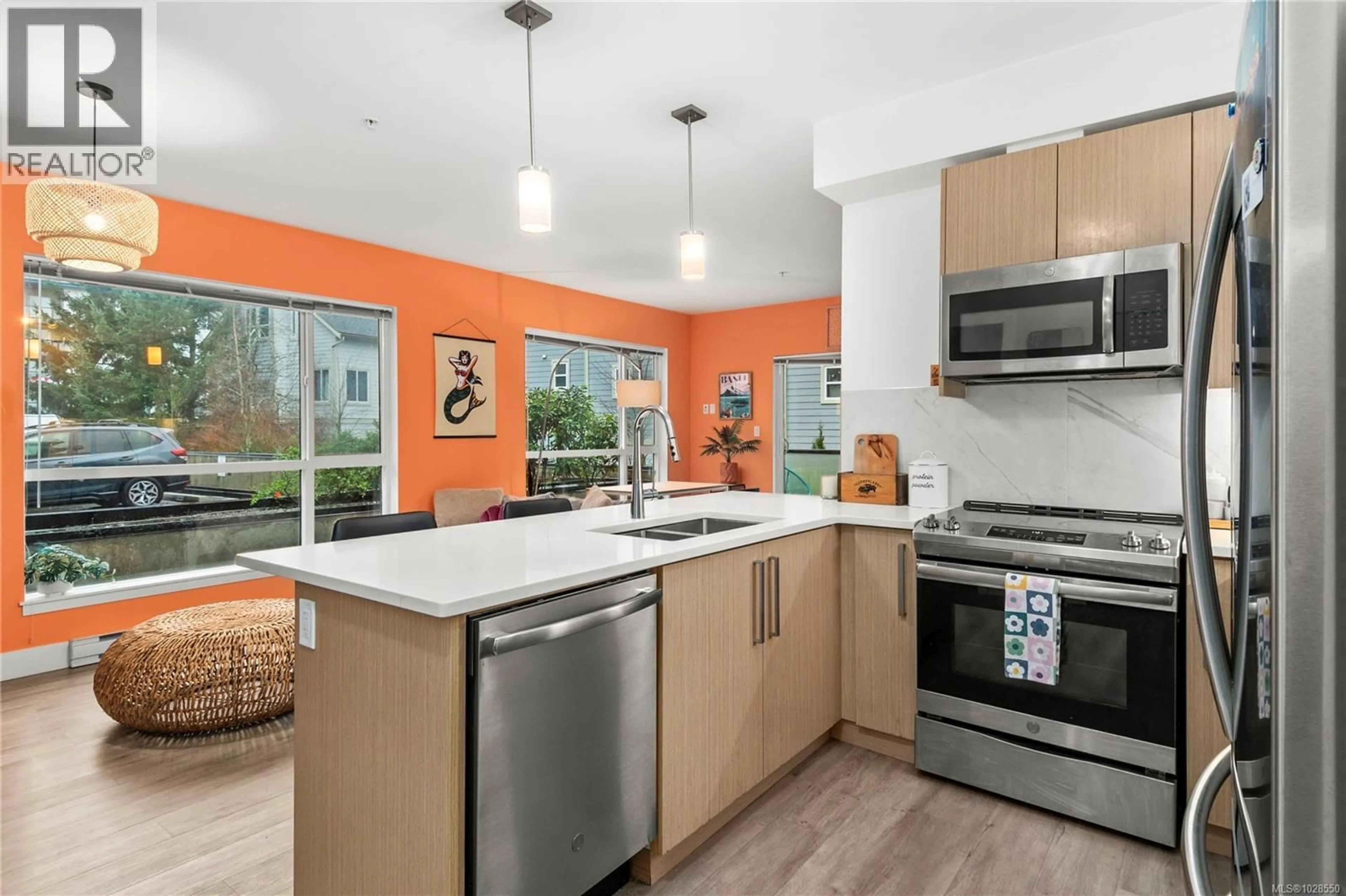 Open concept kitchen, ceramic/tile floor for 102 - 3070 KILPATRICK AVENUE, Courtenay British Columbia V9N0G7