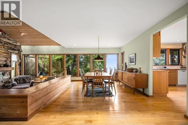 2450 CLAMSHELL PLACE, Hornby Island 5