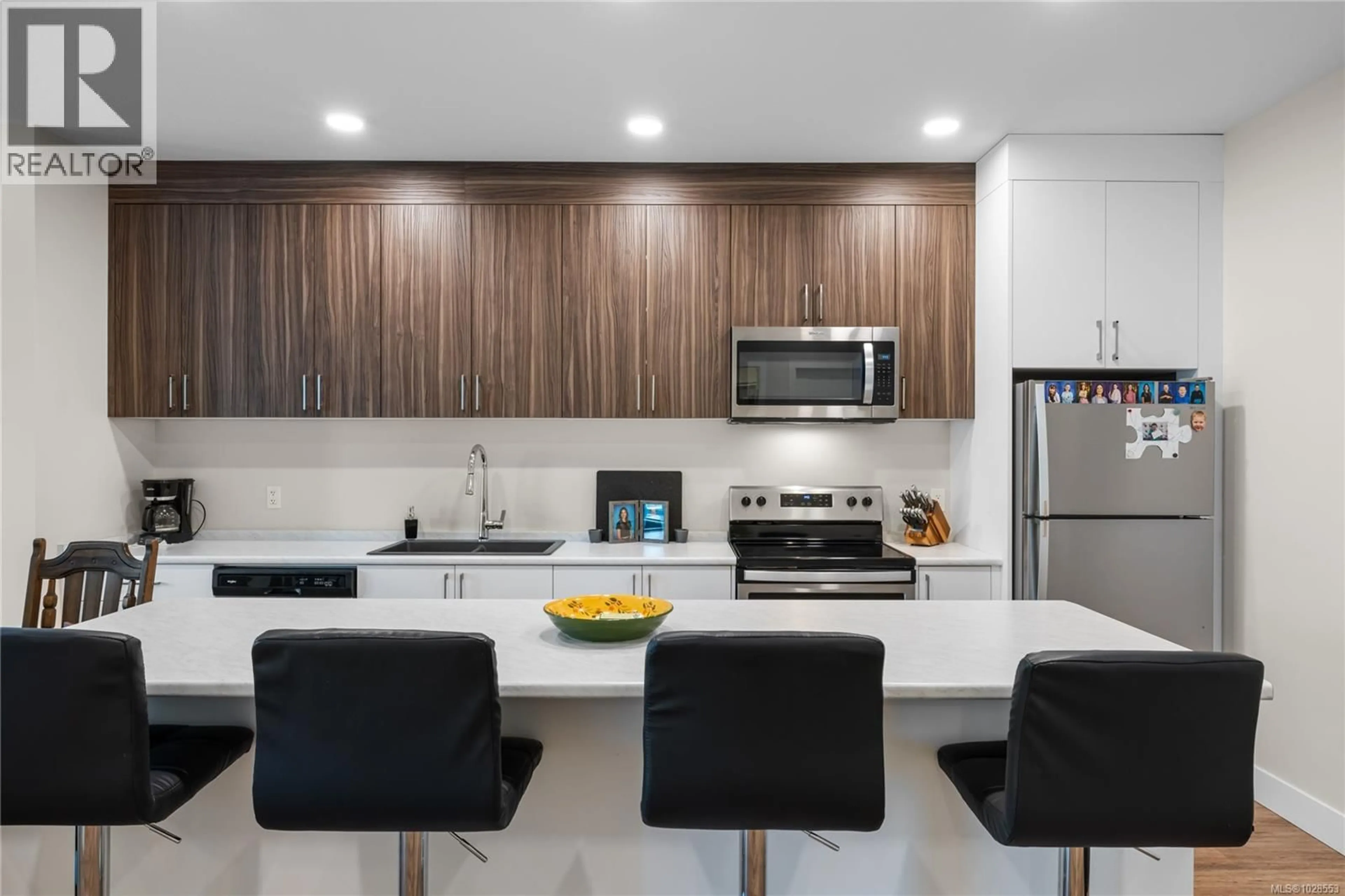 Contemporary kitchen, ceramic/tile floor for 202 - 6540 METRAL DRIVE, Nanaimo British Columbia V9T2L8