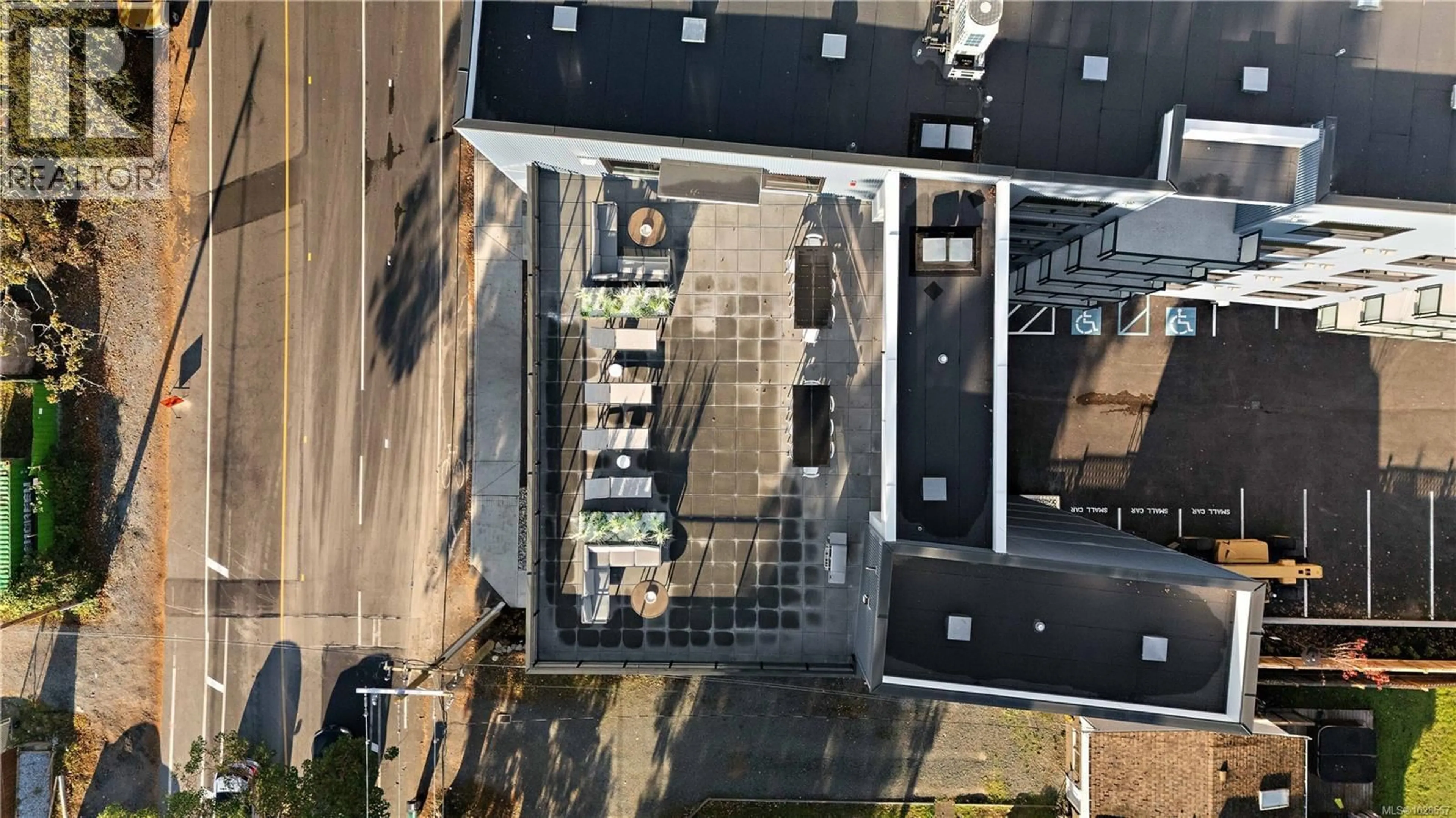 A pic from outside/outdoor area/front of a property/back of a property/a pic from drone, city buildings view from balcony for 503 - 2881 LEIGH ROAD, Langford British Columbia V9B4G5