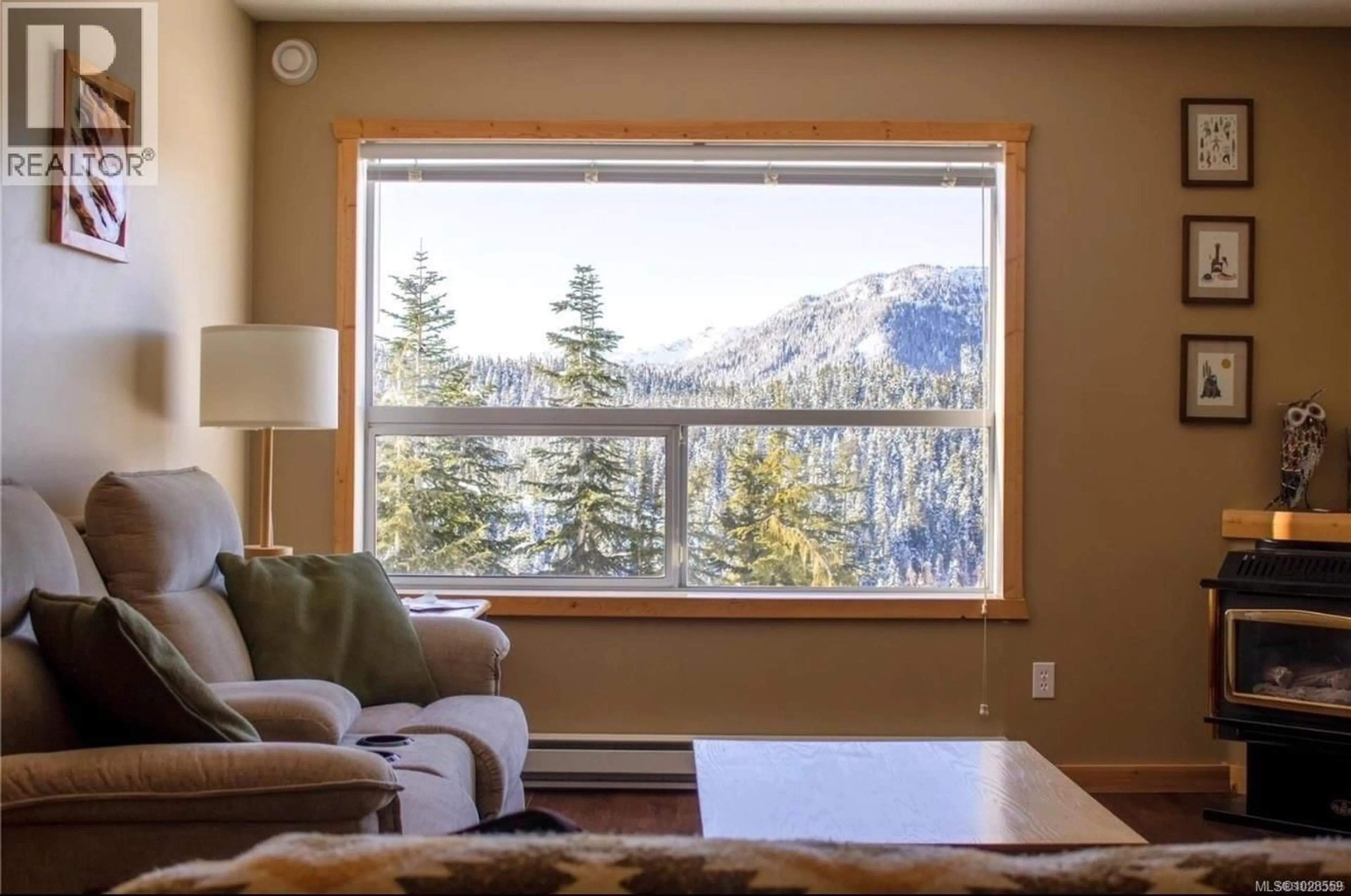 Living room with furniture, unknown for 106 - 1105 HENRY ROAD, Courtenay British Columbia V9J1L0