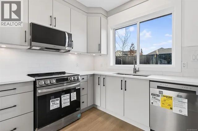 1 - 704 BEAVER CREEK BOULEVARD, Campbell River 4
