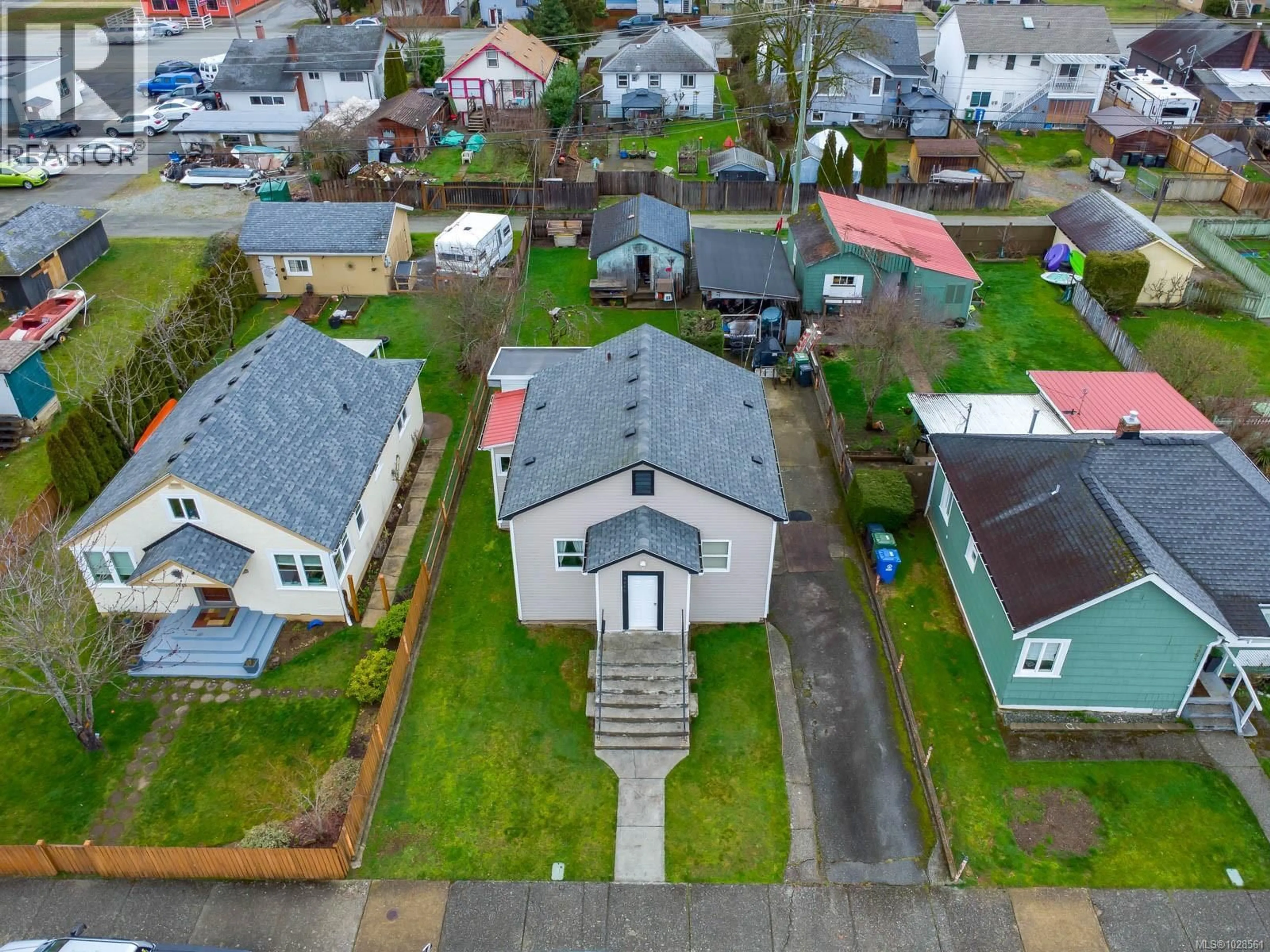 A pic from outside/outdoor area/front of a property/back of a property/a pic from drone, street for 3963 9TH AVENUE, Port Alberni British Columbia V9Y4V1