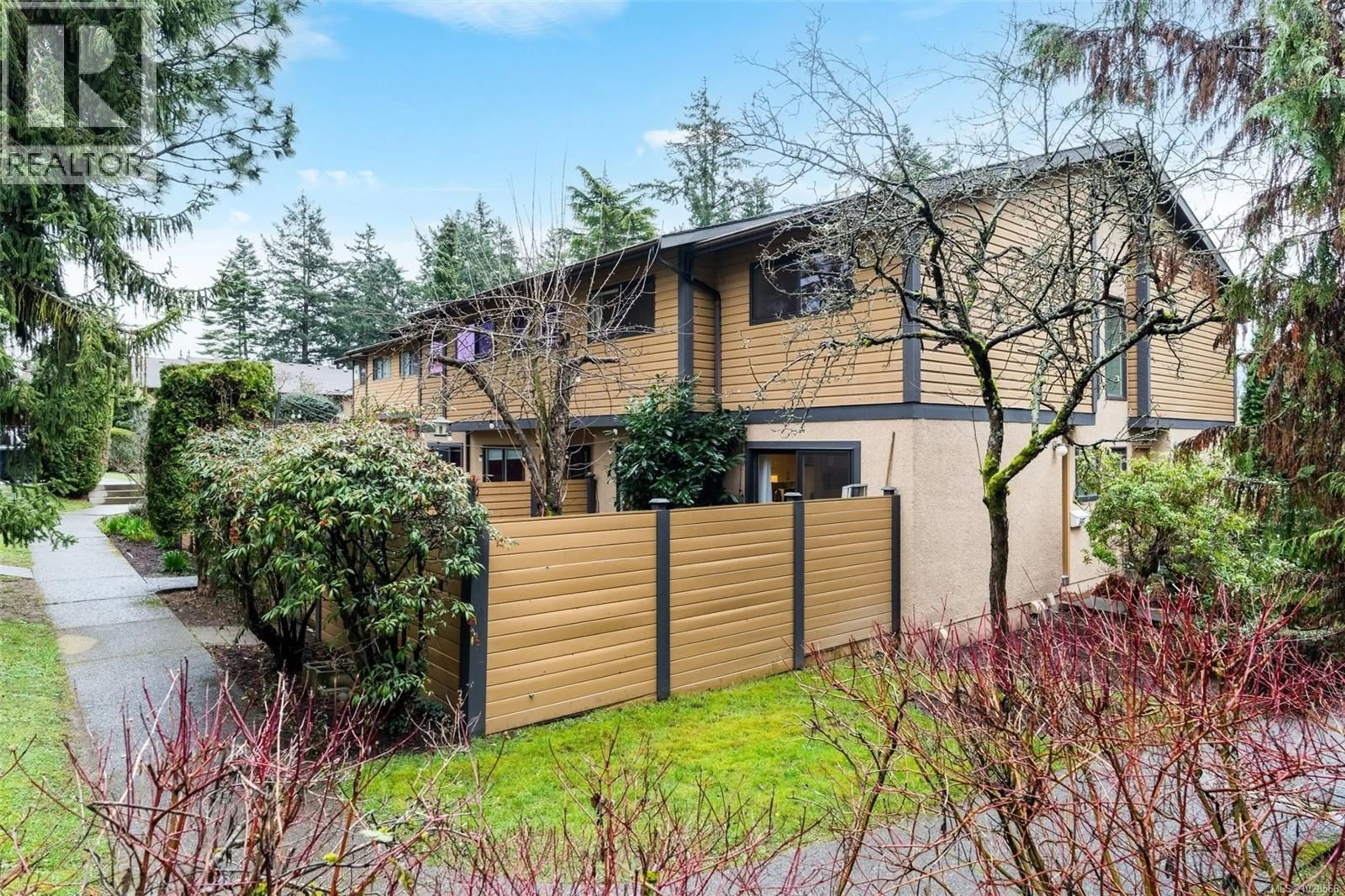 A pic from outside/outdoor area/front of a property/back of a property/a pic from drone, street for 587 CROSSANDRA CRESCENT, Saanich British Columbia V8Z6G4