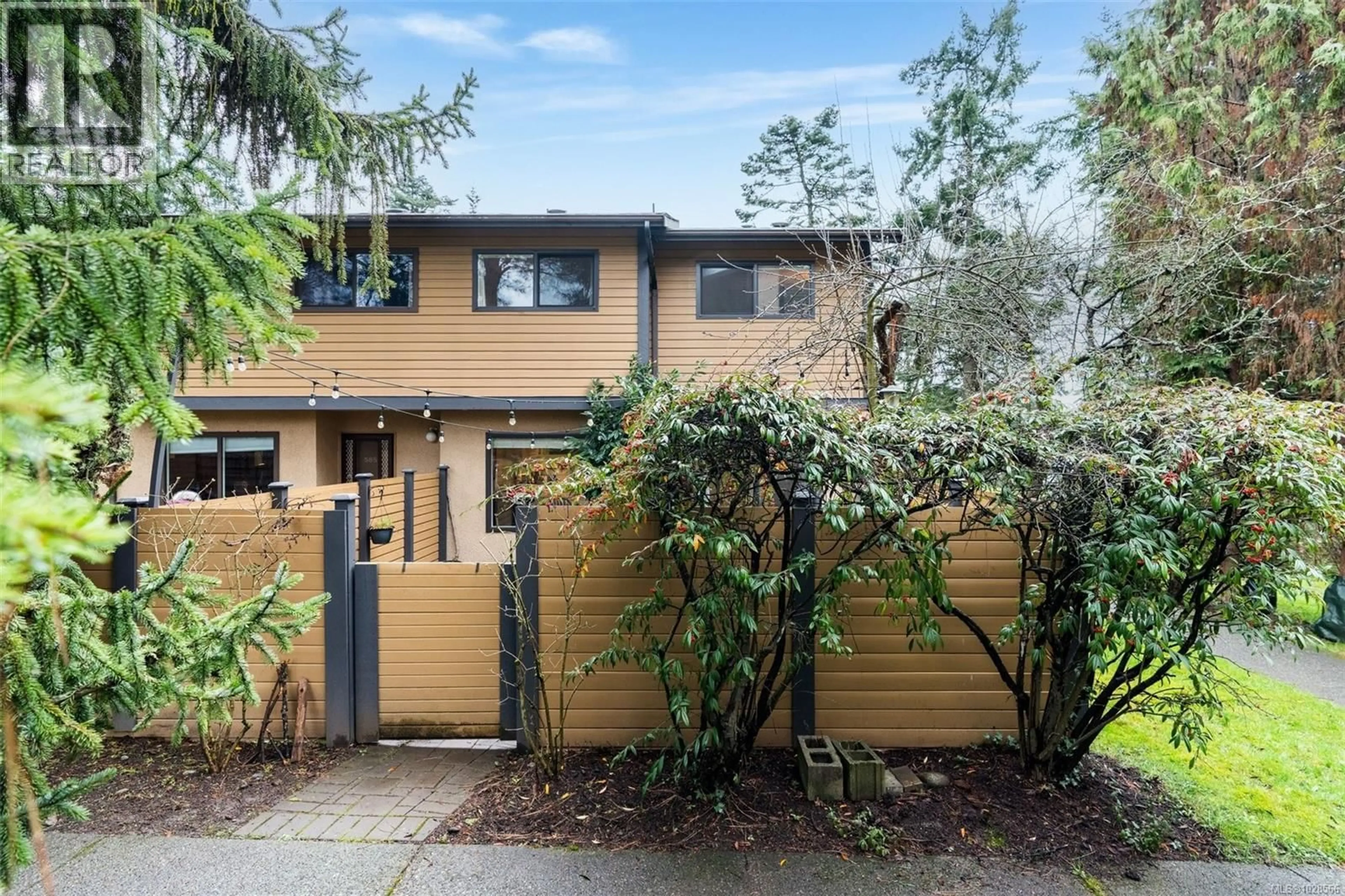 Unknown for 587 CROSSANDRA CRESCENT, Saanich British Columbia V8Z6G4