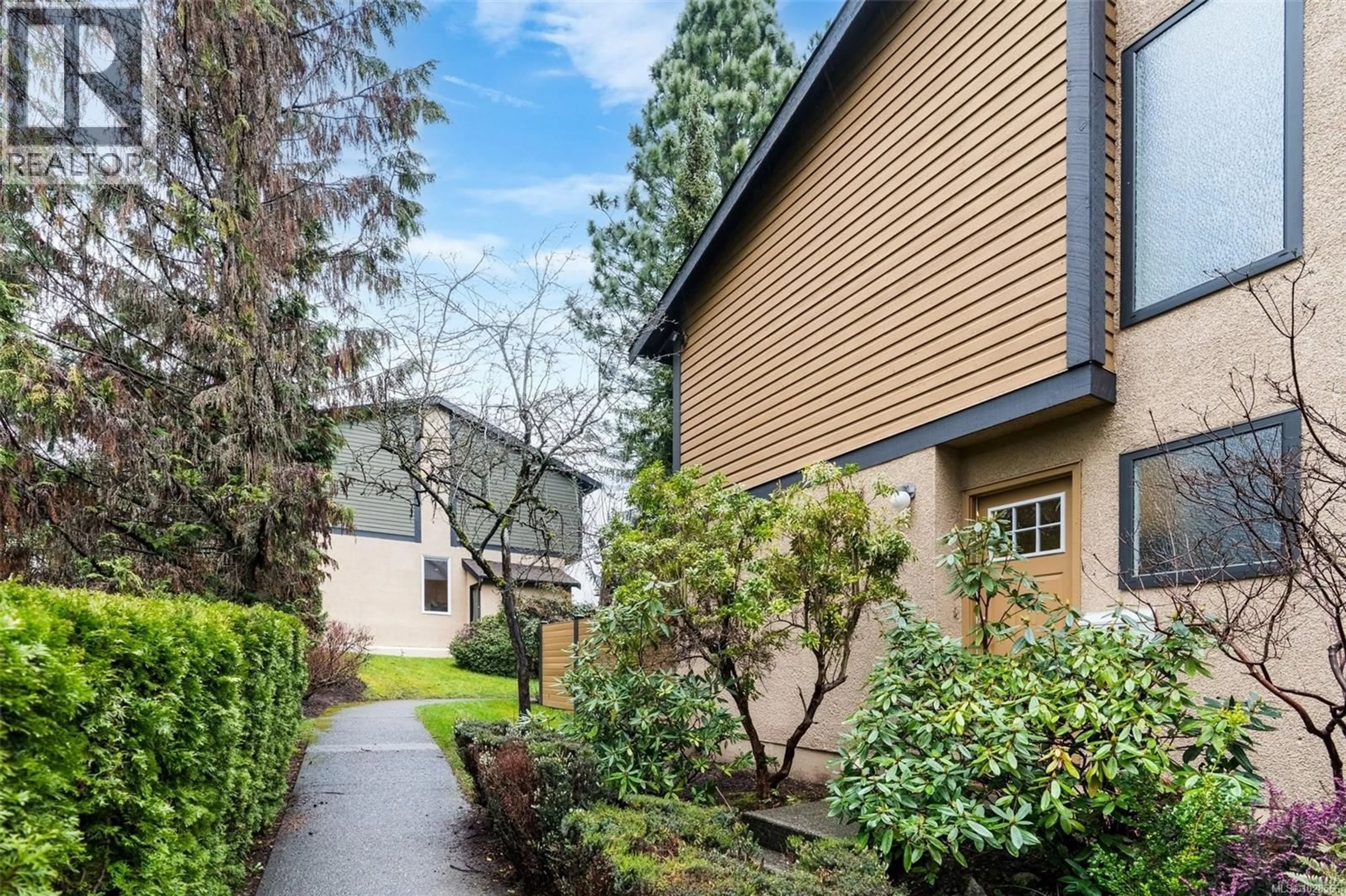 Unknown for 587 CROSSANDRA CRESCENT, Saanich British Columbia V8Z6G4