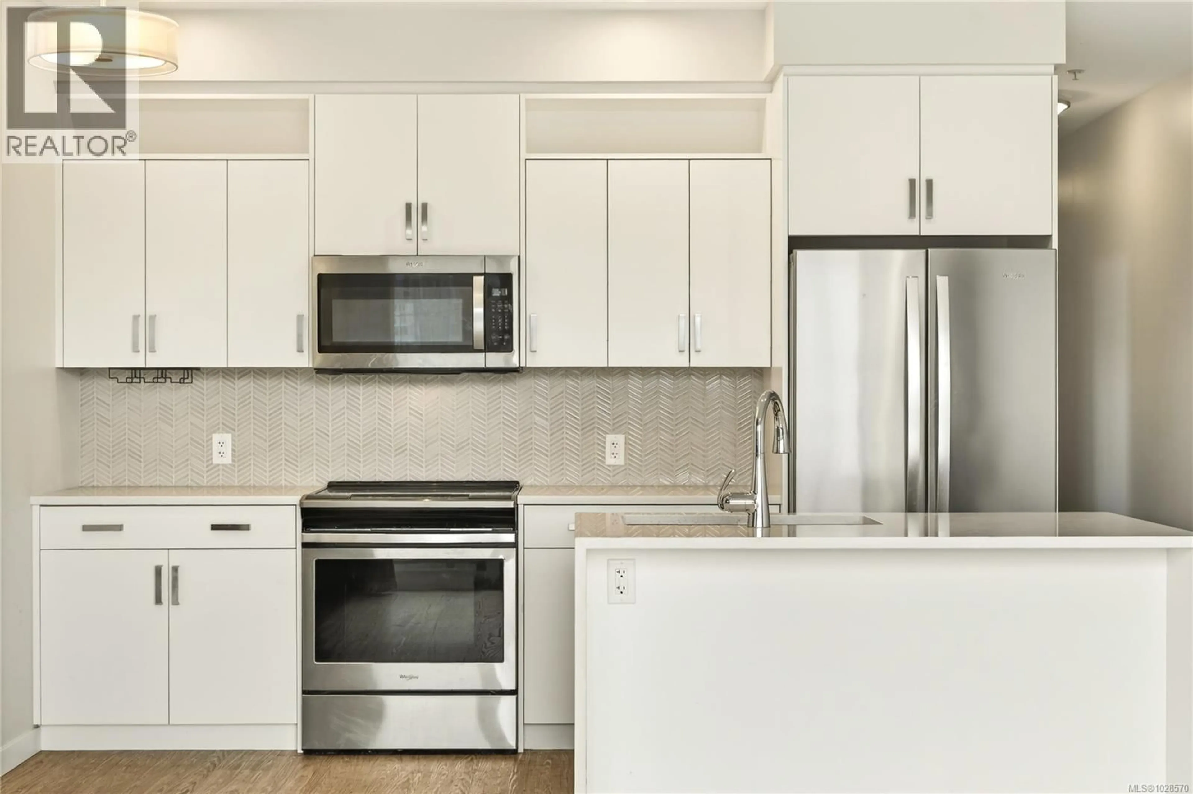 Standard kitchen, unknown for 310 - 91 CHAPEL STREET, Nanaimo British Columbia V9R0J3