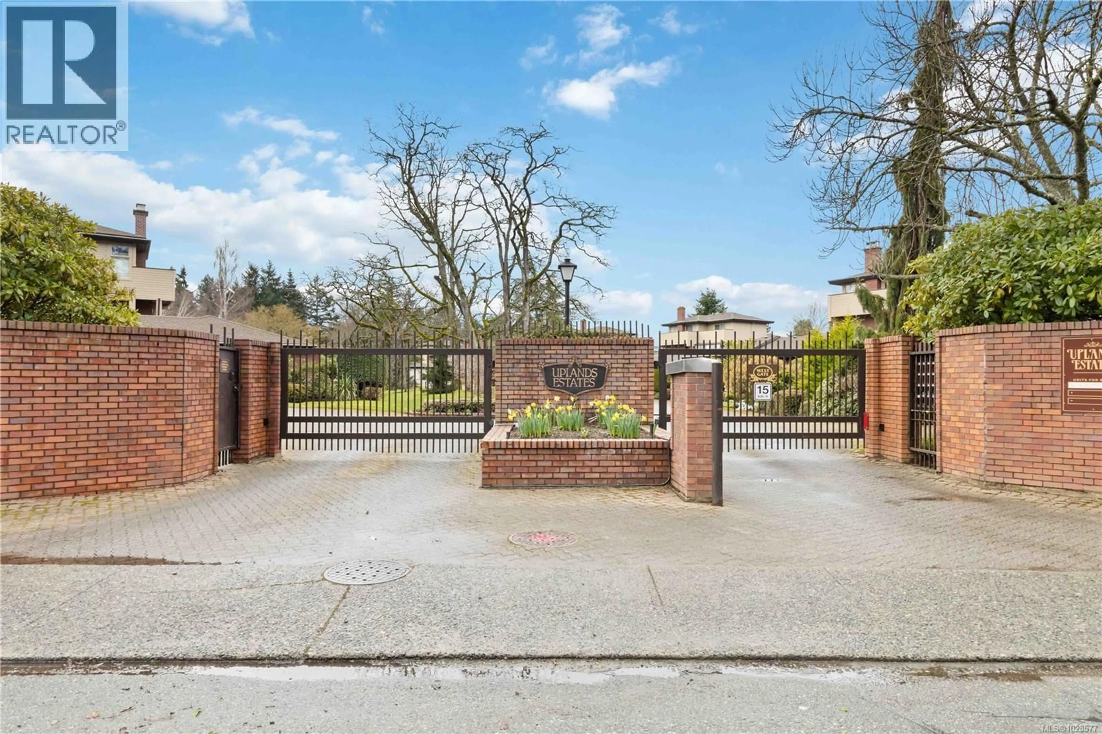 A pic from outside/outdoor area/front of a property/back of a property/a pic from drone, street for 128 - 2345 CEDAR HILL CROSS ROAD, Oak Bay British Columbia V8P5M8