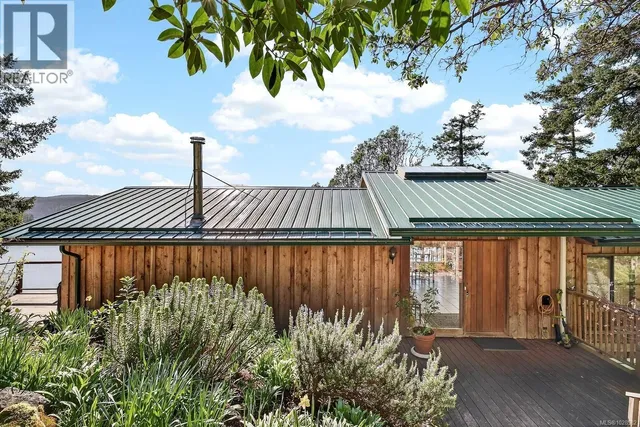 300 OLD SCOTT ROAD, Salt Spring 2