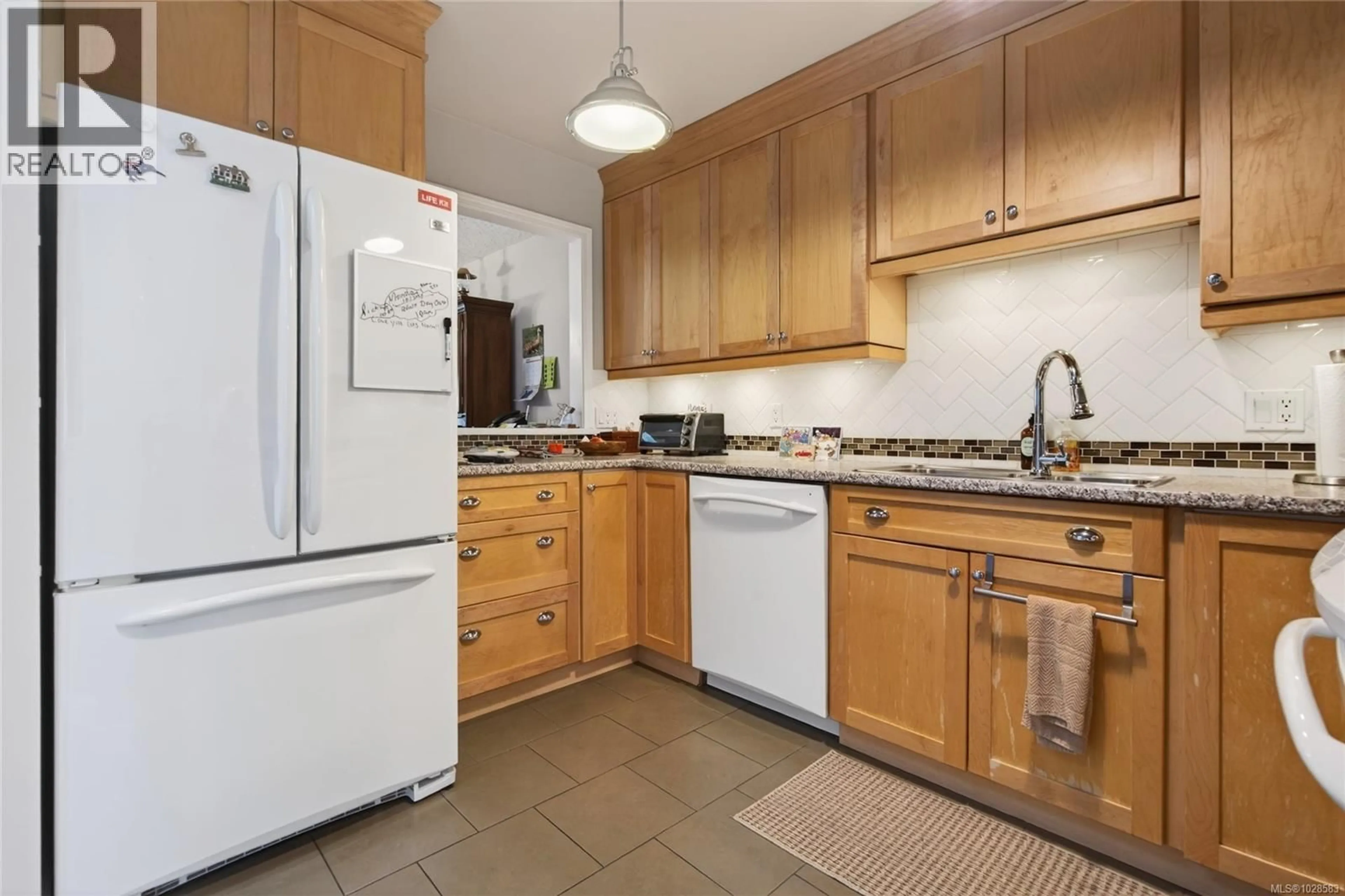 Standard kitchen, unknown for 7 - 650 YORKSHIRE DRIVE, Campbell River British Columbia V9W8A6