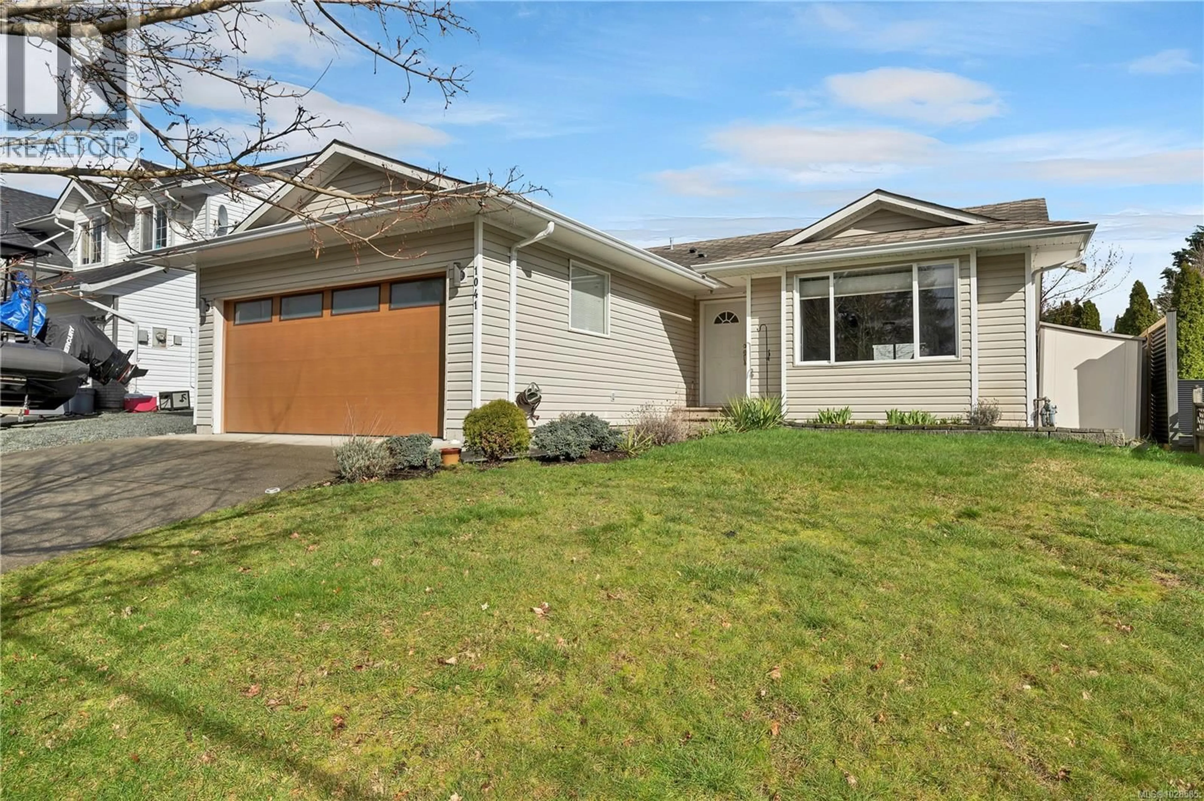 Home with vinyl exterior material, street for 1041 SHELLBOURNE BOULEVARD, Campbell River British Columbia V9W6S2