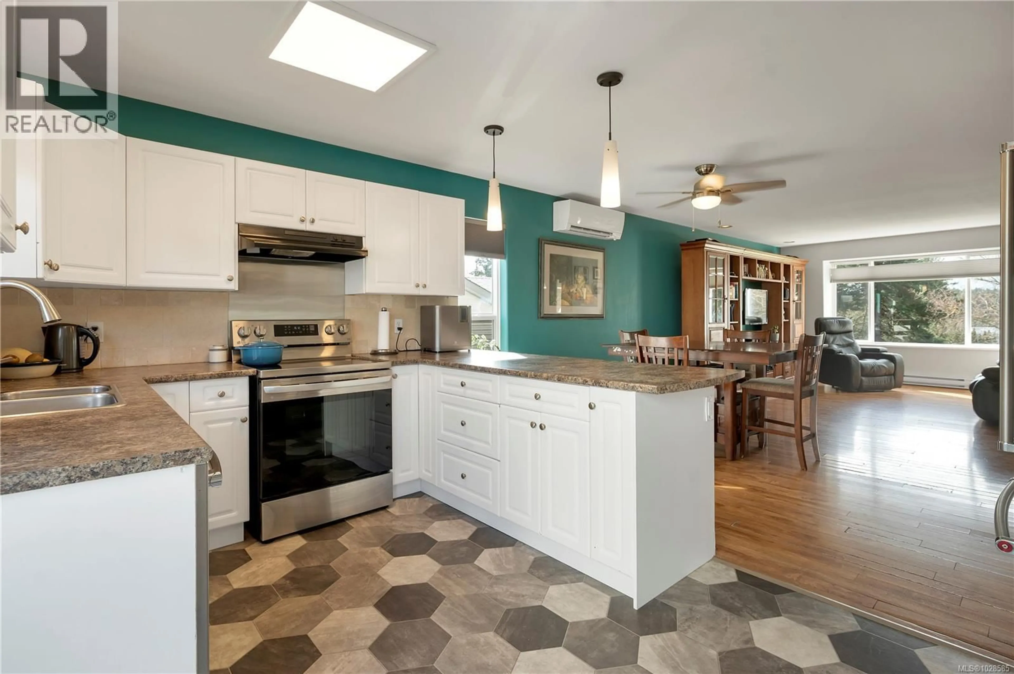 Open concept kitchen, ceramic/tile floor for 1041 SHELLBOURNE BOULEVARD, Campbell River British Columbia V9W6S2