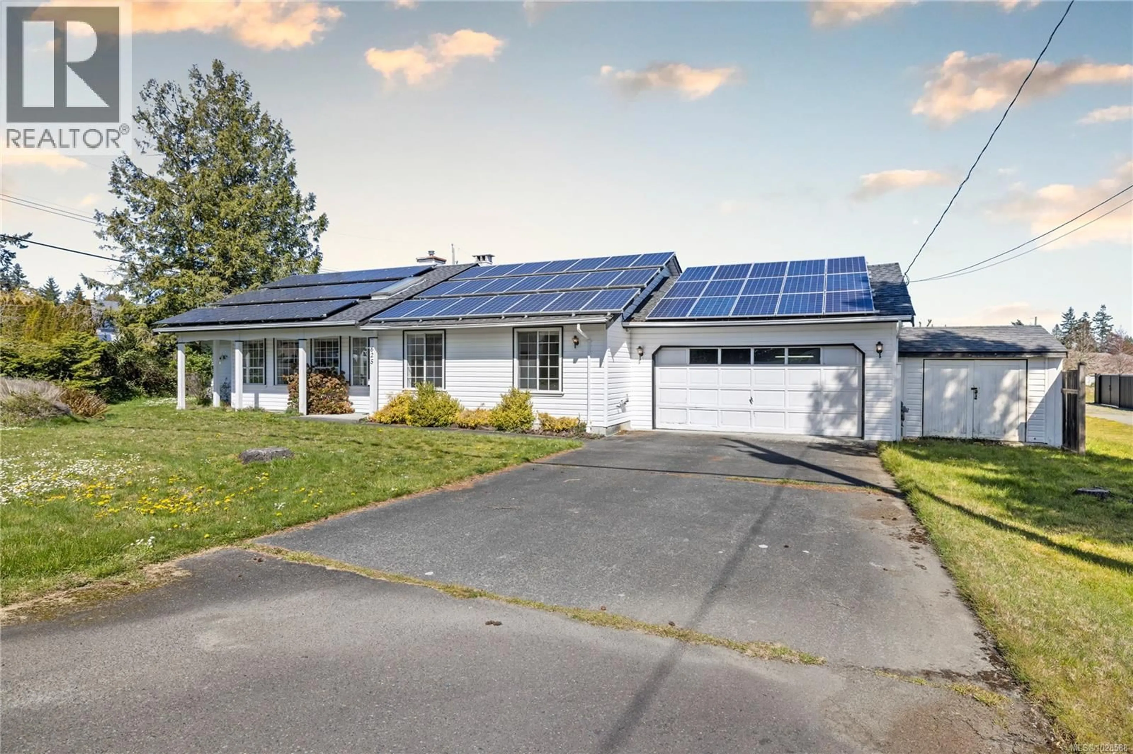 Home with vinyl exterior material, street for 625 FORSYTH AVENUE, Parksville British Columbia V9P1G9