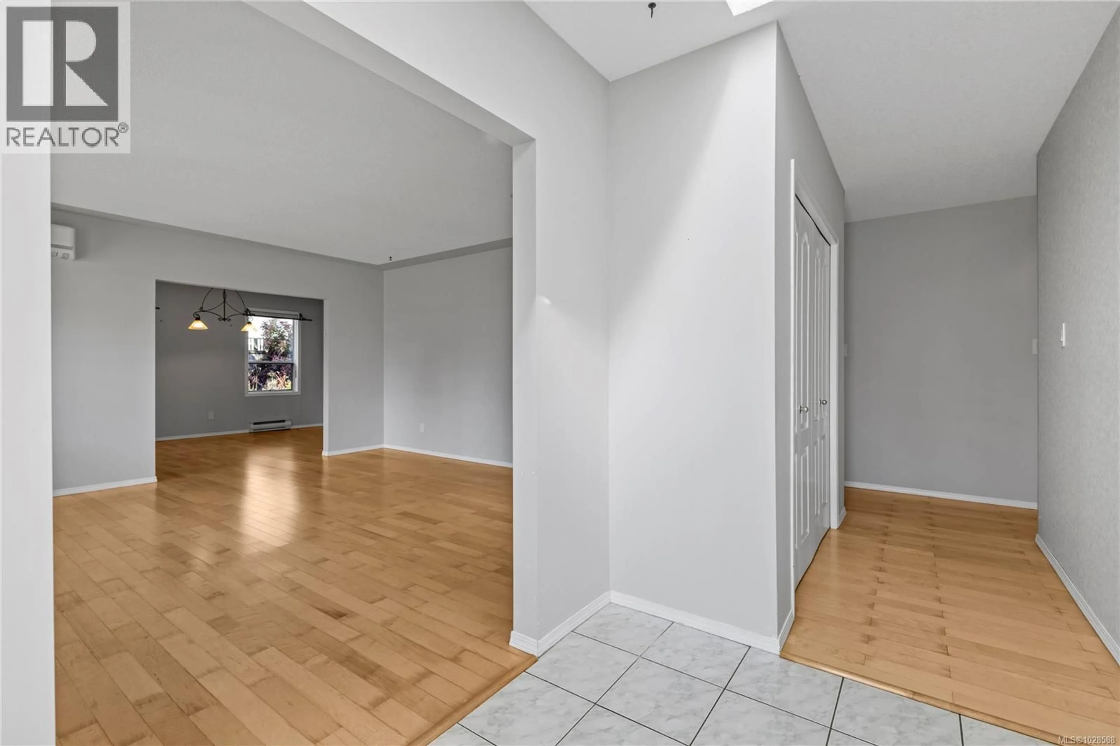 Indoor foyer for 625 FORSYTH AVENUE, Parksville British Columbia V9P1G9