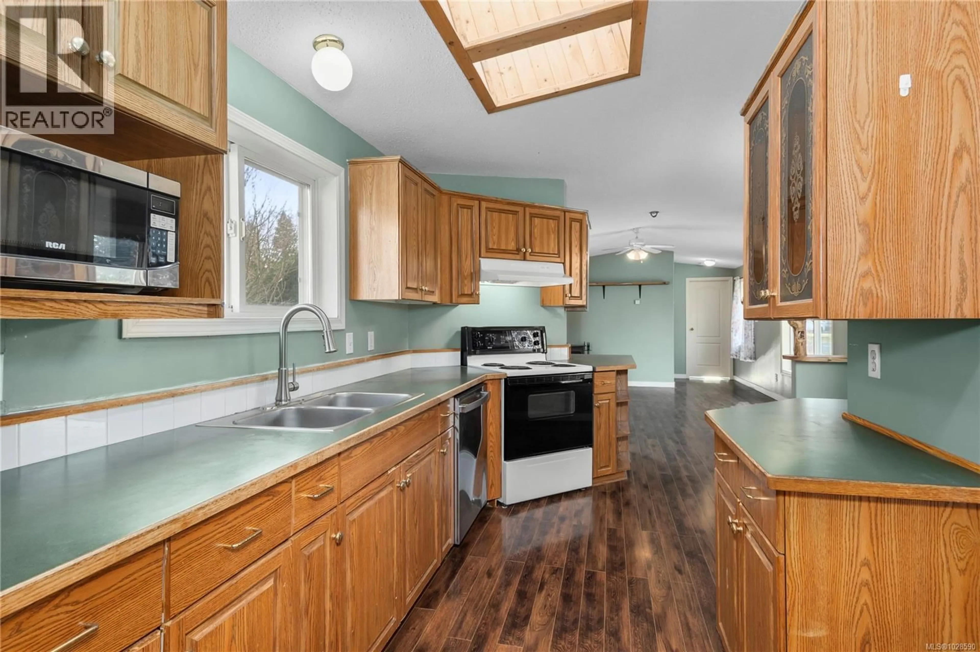 Open concept kitchen, ceramic/tile floor for 4824 ANDY ROAD, Campbell River British Columbia V9H1C6