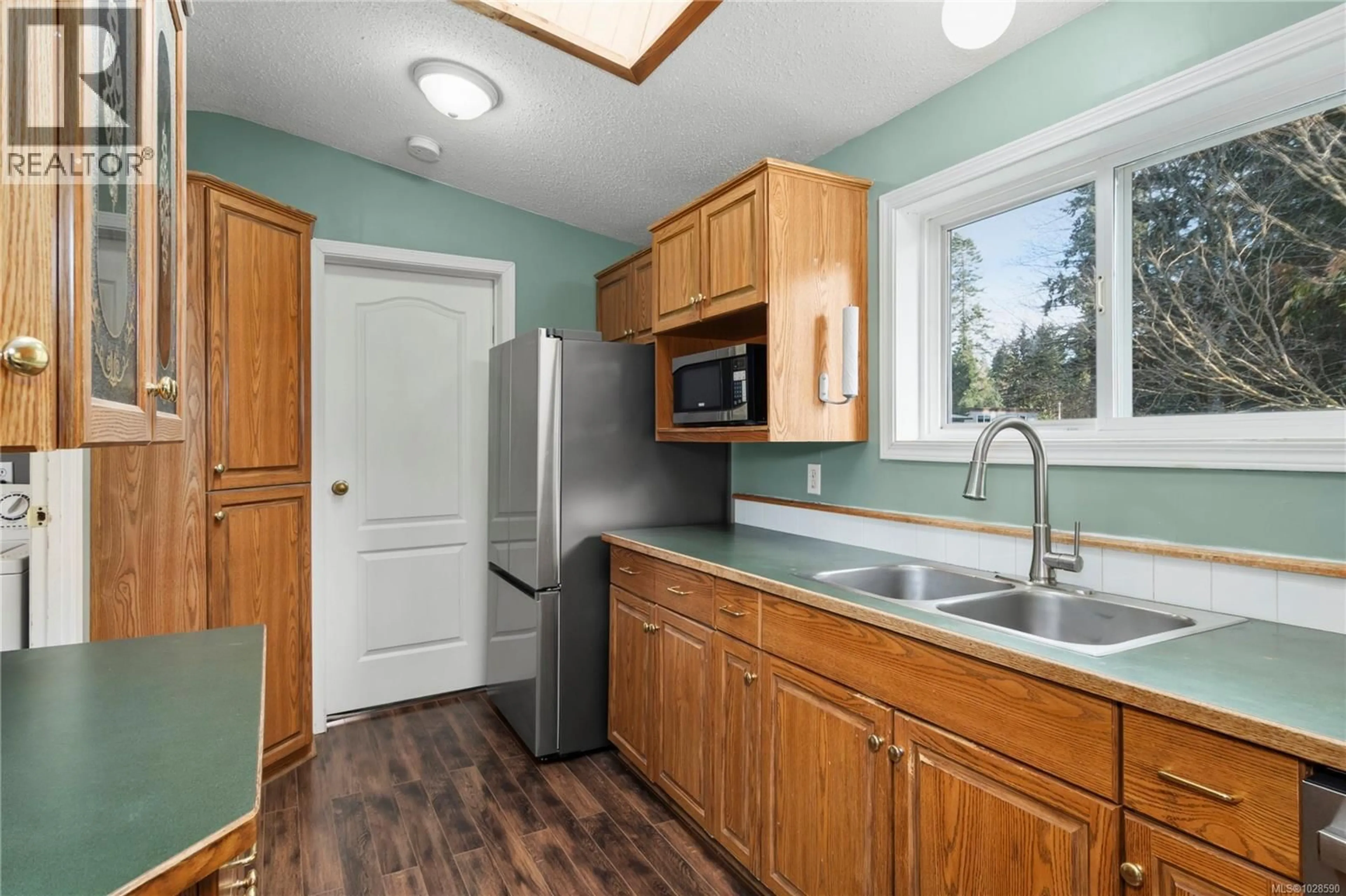 Standard kitchen, unknown for 4824 ANDY ROAD, Campbell River British Columbia V9H1C6