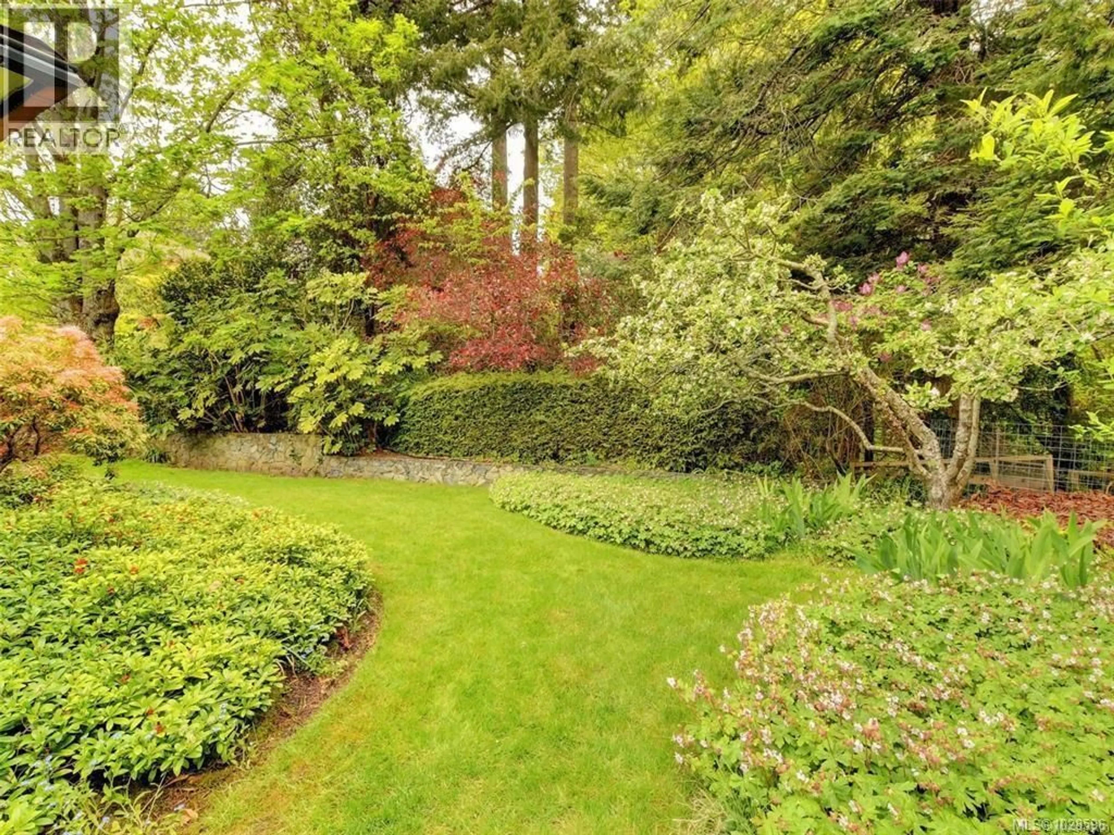 A pic from outside/outdoor area/front of a property/back of a property/a pic from drone, forest/trees view for 2559 BERMUDA PLACE, Saanich British Columbia V8P3G2