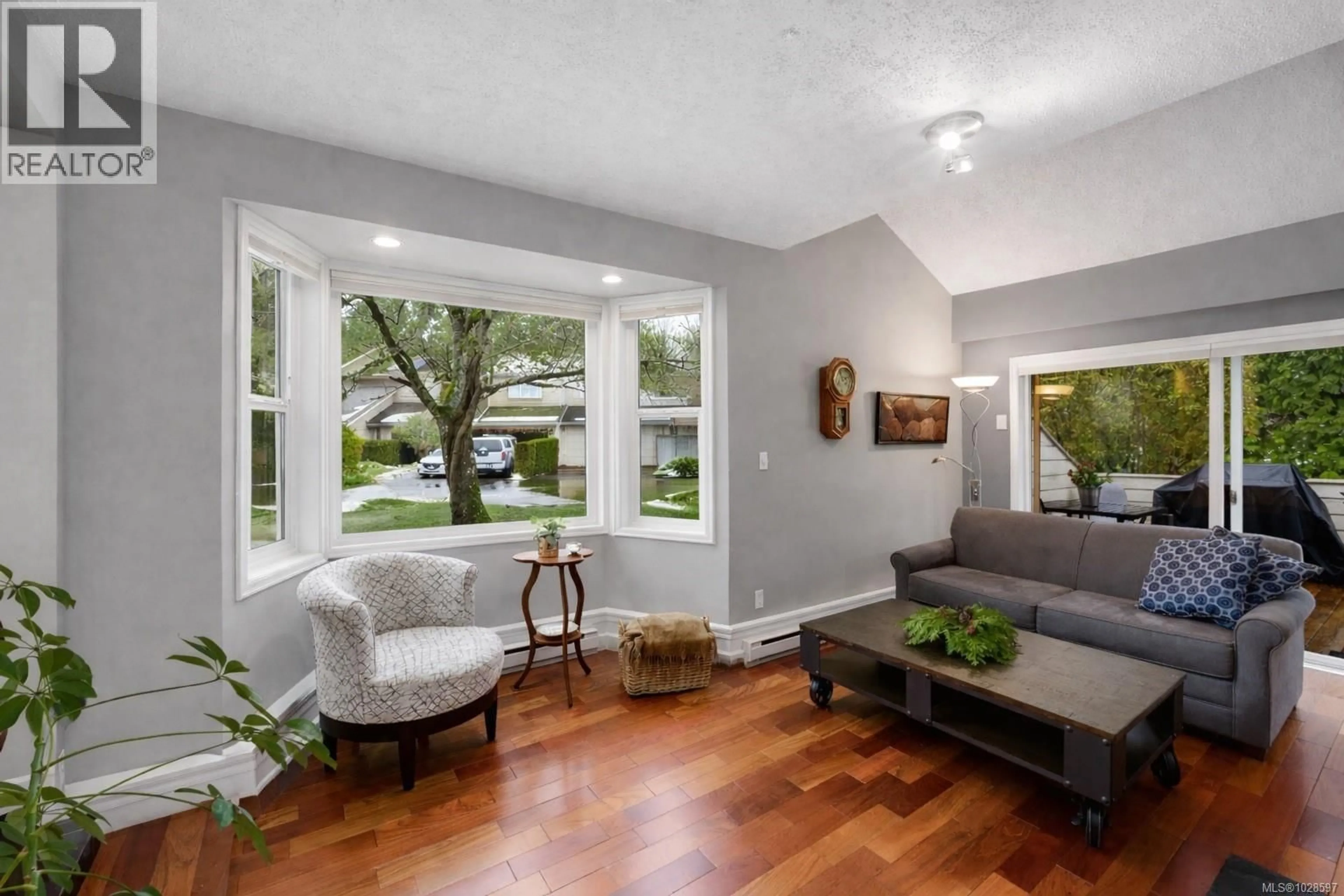 Living room with furniture, unknown for 17 - 1287 VERDIER AVENUE, Central Saanich British Columbia V8M1H1