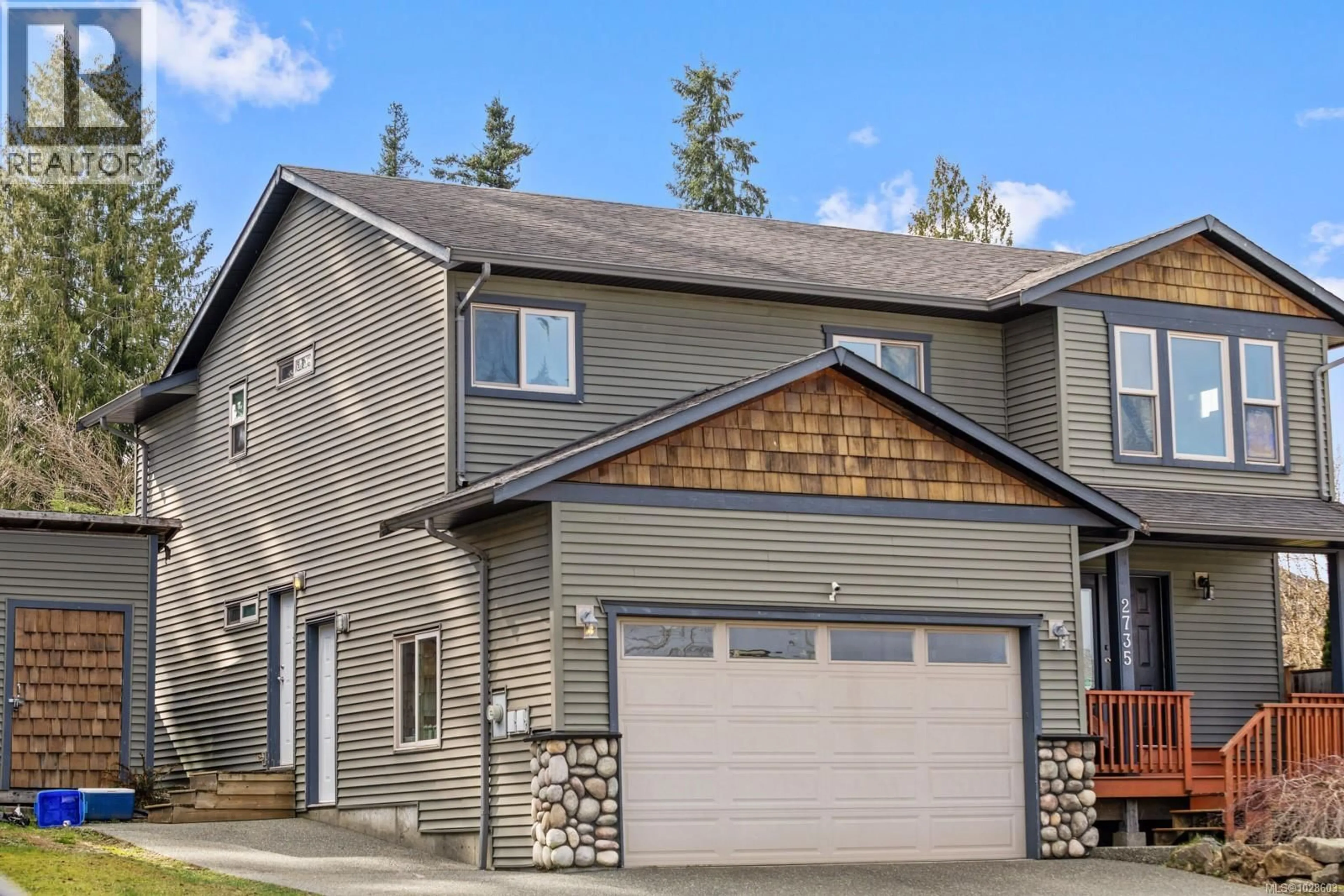 Home with vinyl exterior material, street for 2735 RYDAL AVENUE, Cumberland British Columbia V0R1S0