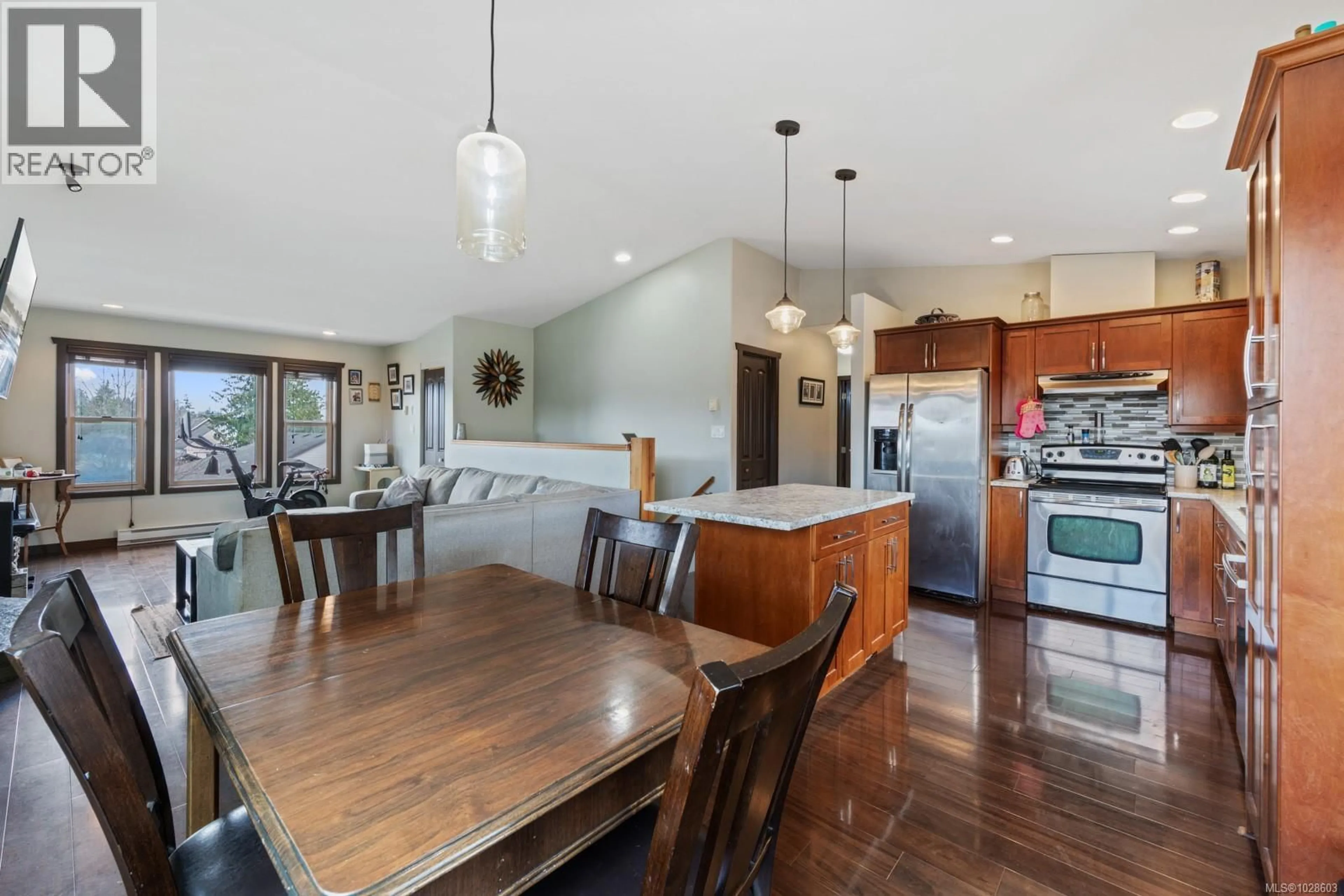 Open concept kitchen, unknown for 2735 RYDAL AVENUE, Cumberland British Columbia V0R1S0