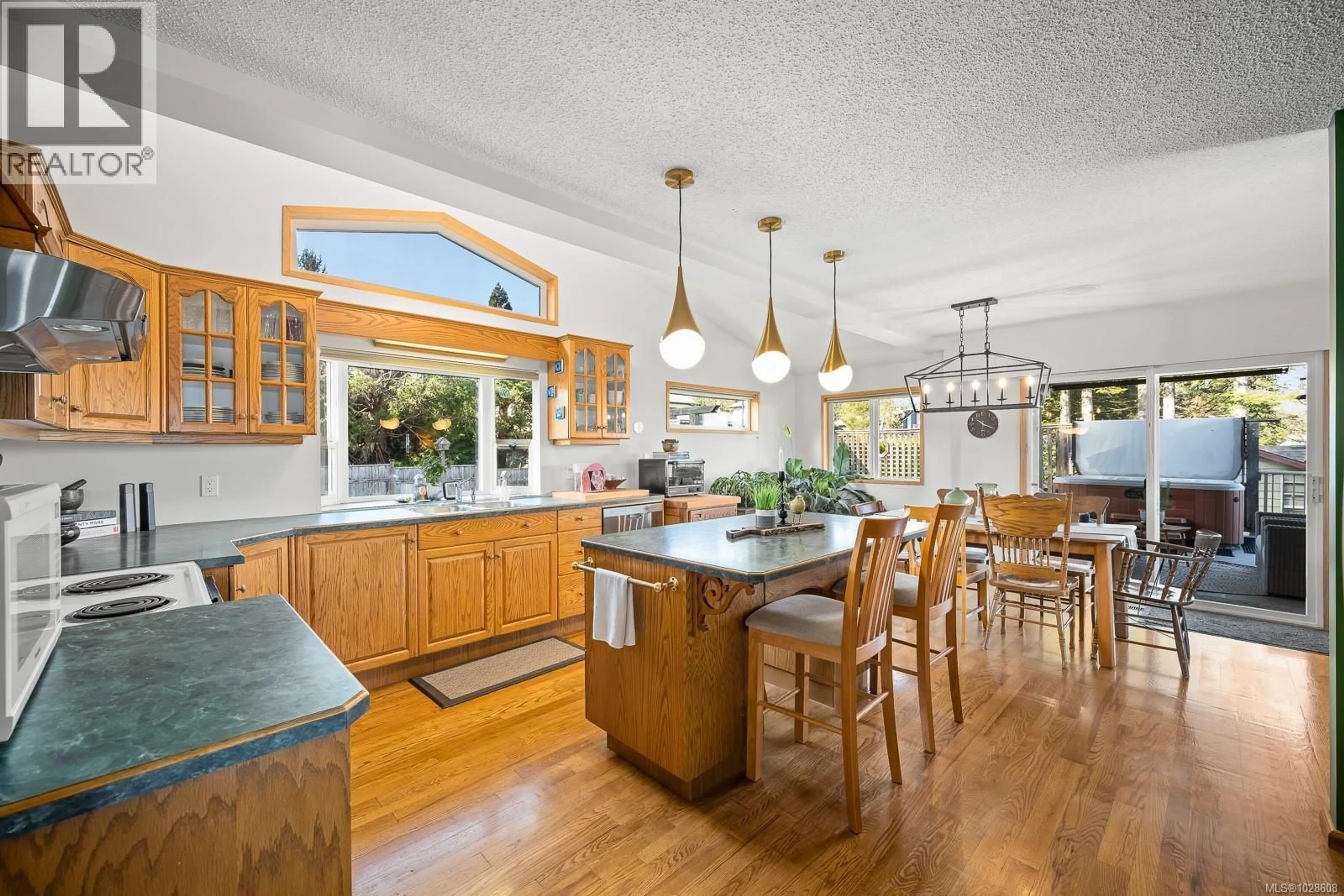 Open concept kitchen, unknown for 3817 LAUREL DRIVE, Royston British Columbia V0R2V0