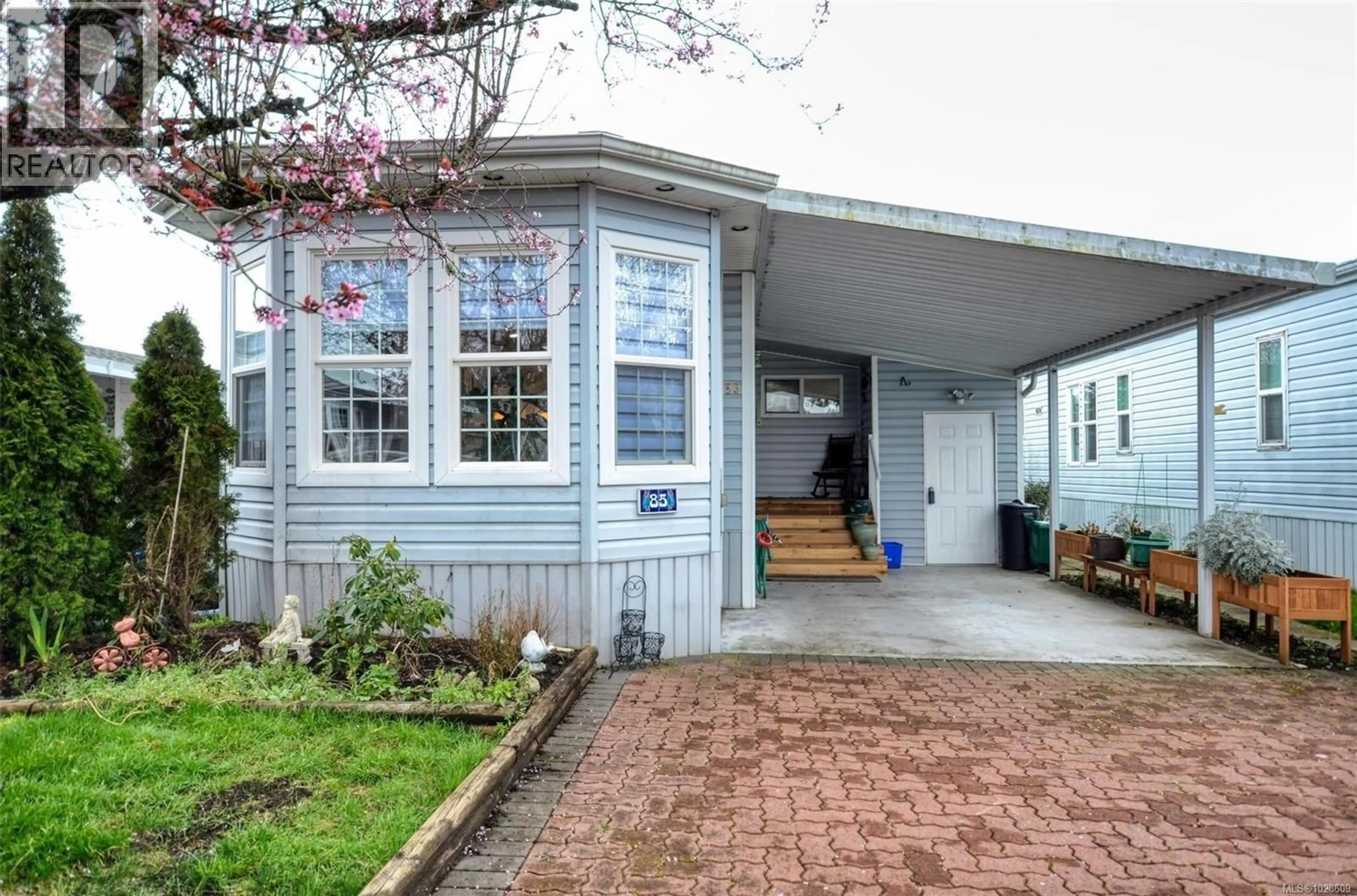 Home with vinyl exterior material, street for 85 - 7583 CENTRAL SAANICH ROAD, Central Saanich British Columbia V8M2B6