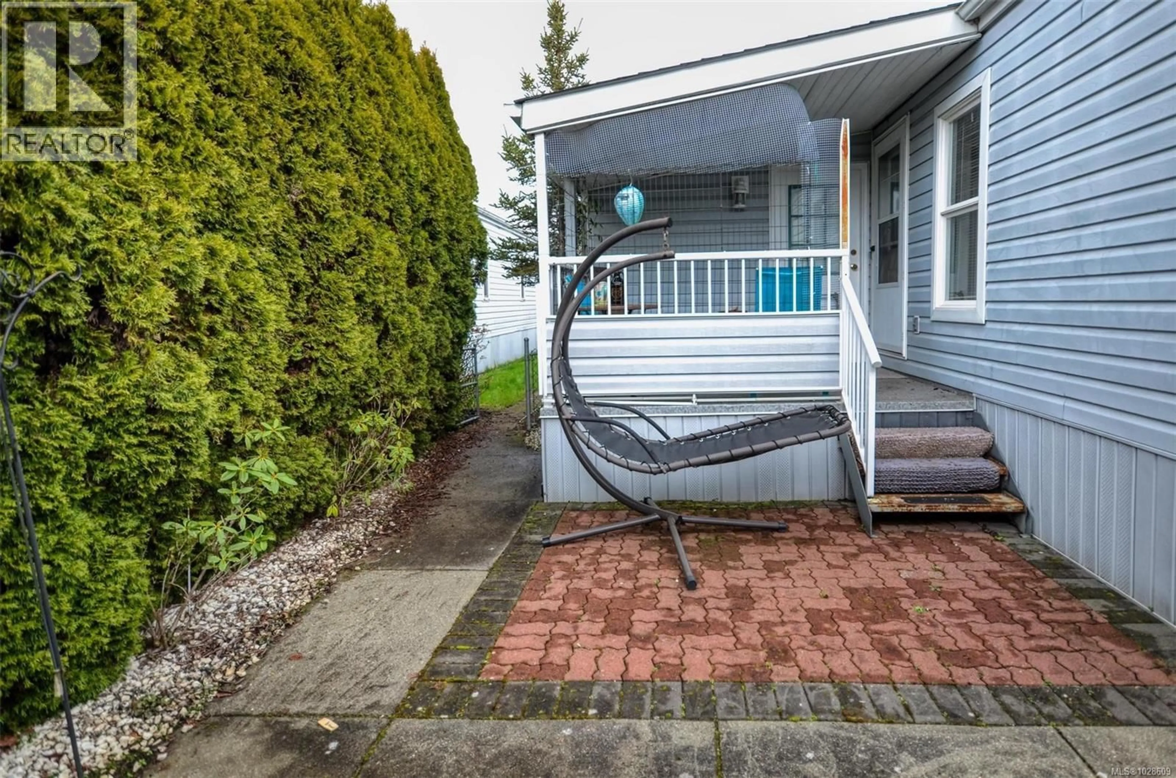 Patio, street for 85 - 7583 CENTRAL SAANICH ROAD, Central Saanich British Columbia V8M2B6