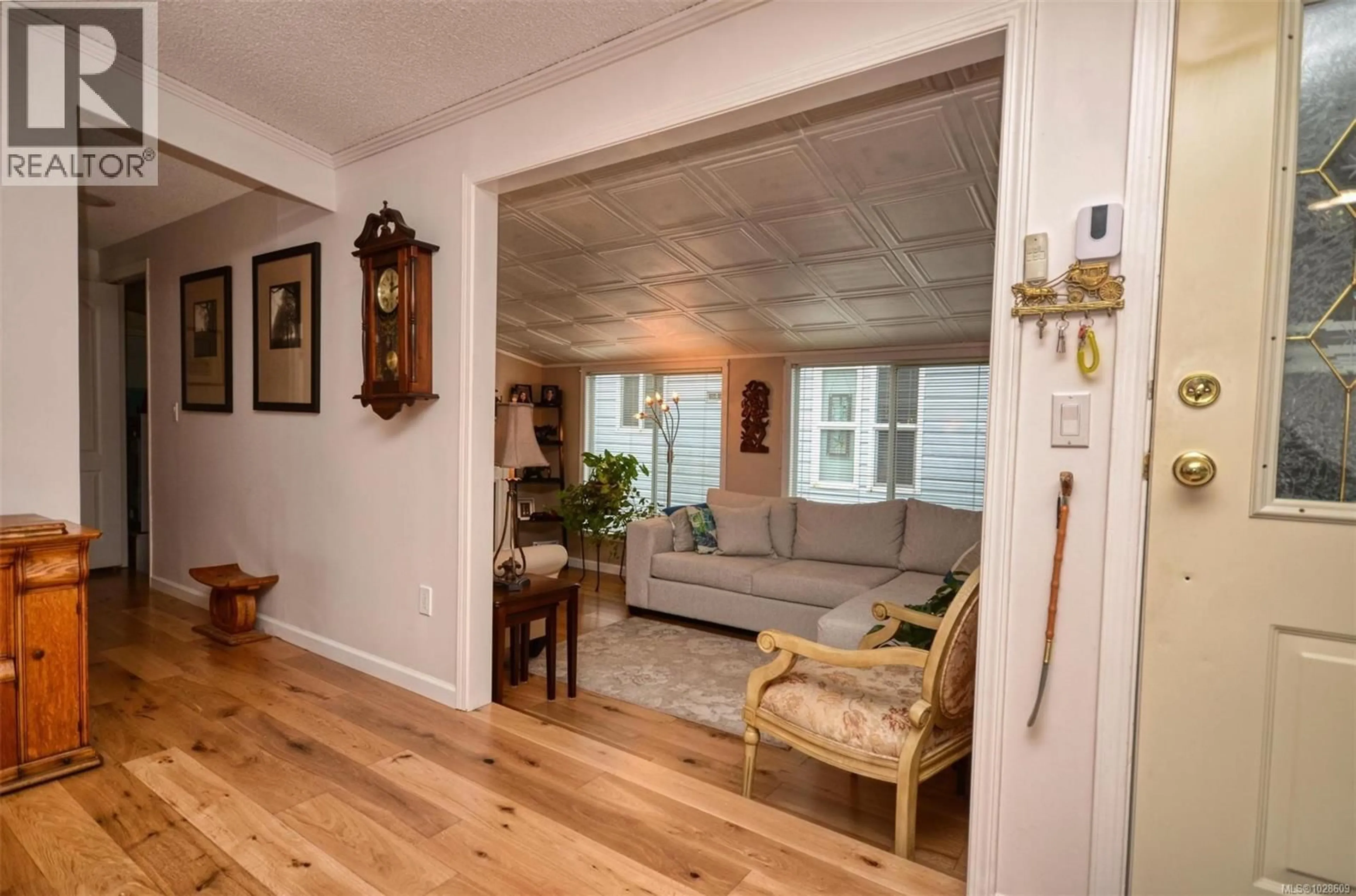 Indoor entryway for 85 - 7583 CENTRAL SAANICH ROAD, Central Saanich British Columbia V8M2B6