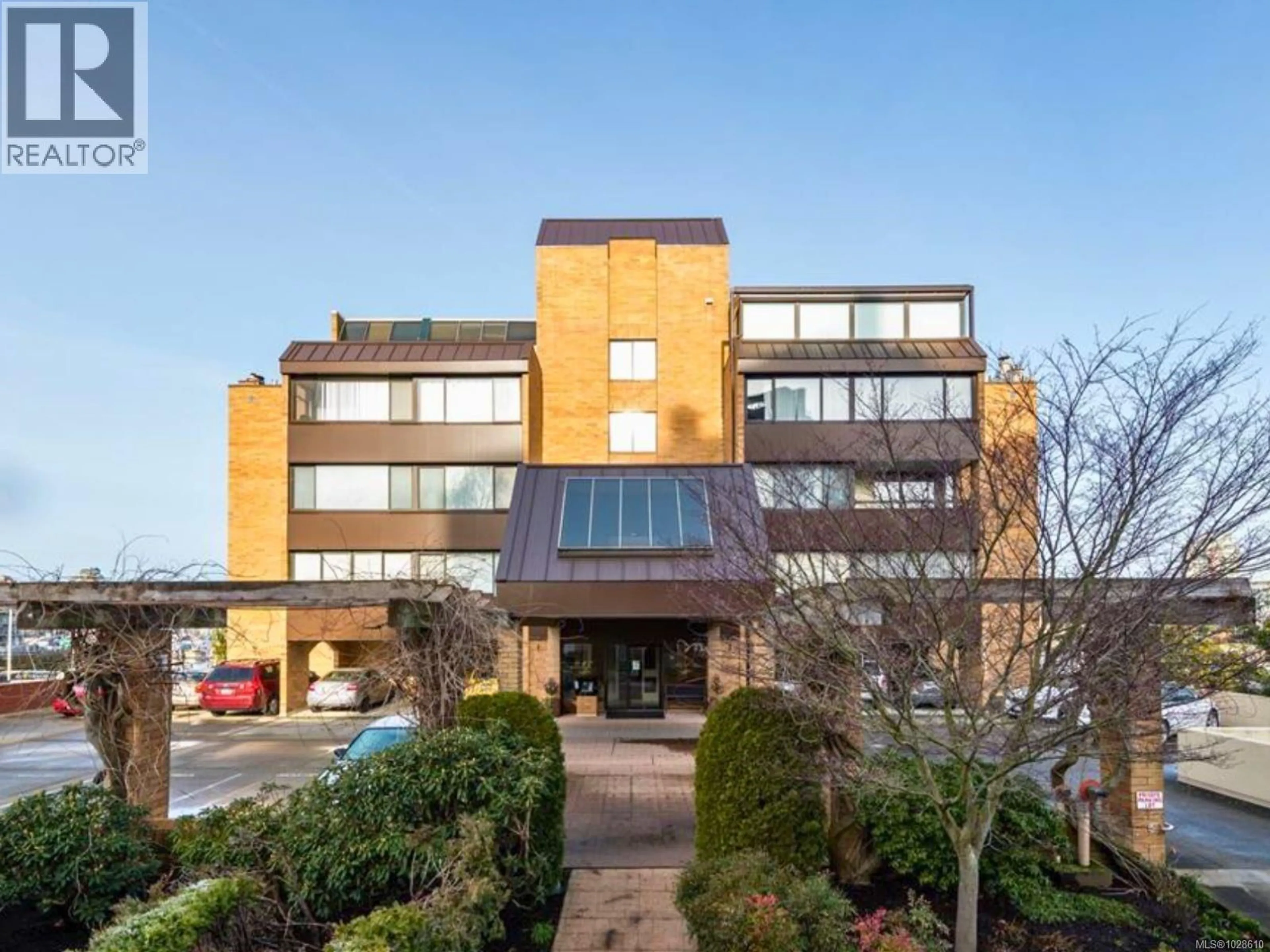 Indoor foyer for 201 - 640 MONTREAL STREET, Victoria British Columbia V8V1Z8