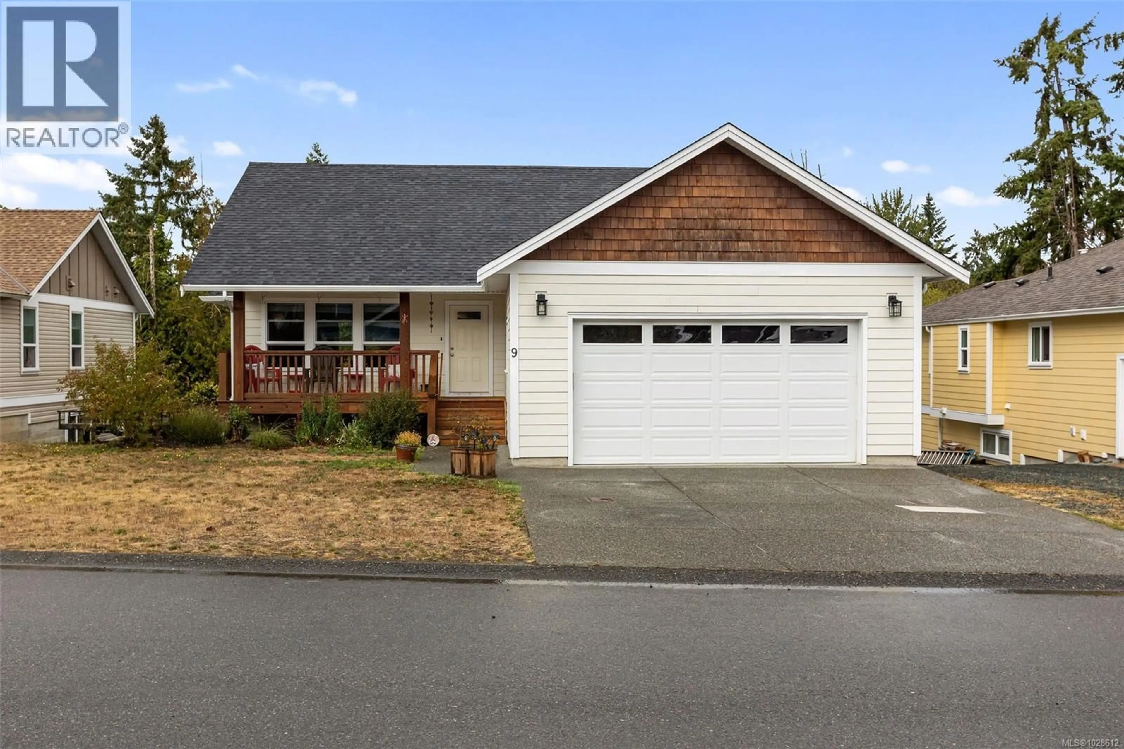 Home with vinyl exterior material, street for 9 - 1711 CHAPLIN STREET, Crofton British Columbia V0R1R0