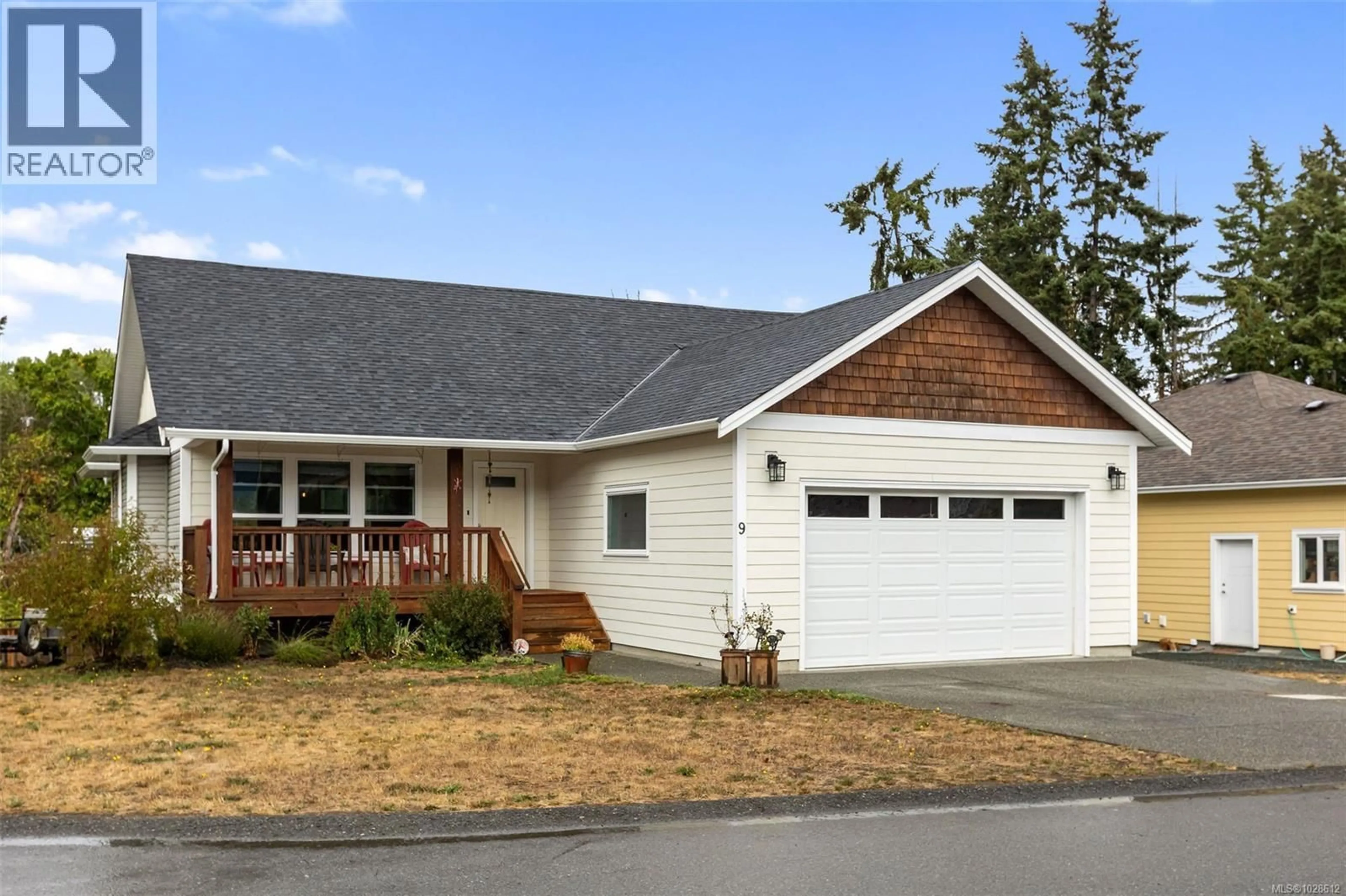 Home with vinyl exterior material, street for 9 - 1711 CHAPLIN STREET, Crofton British Columbia V0R1R0