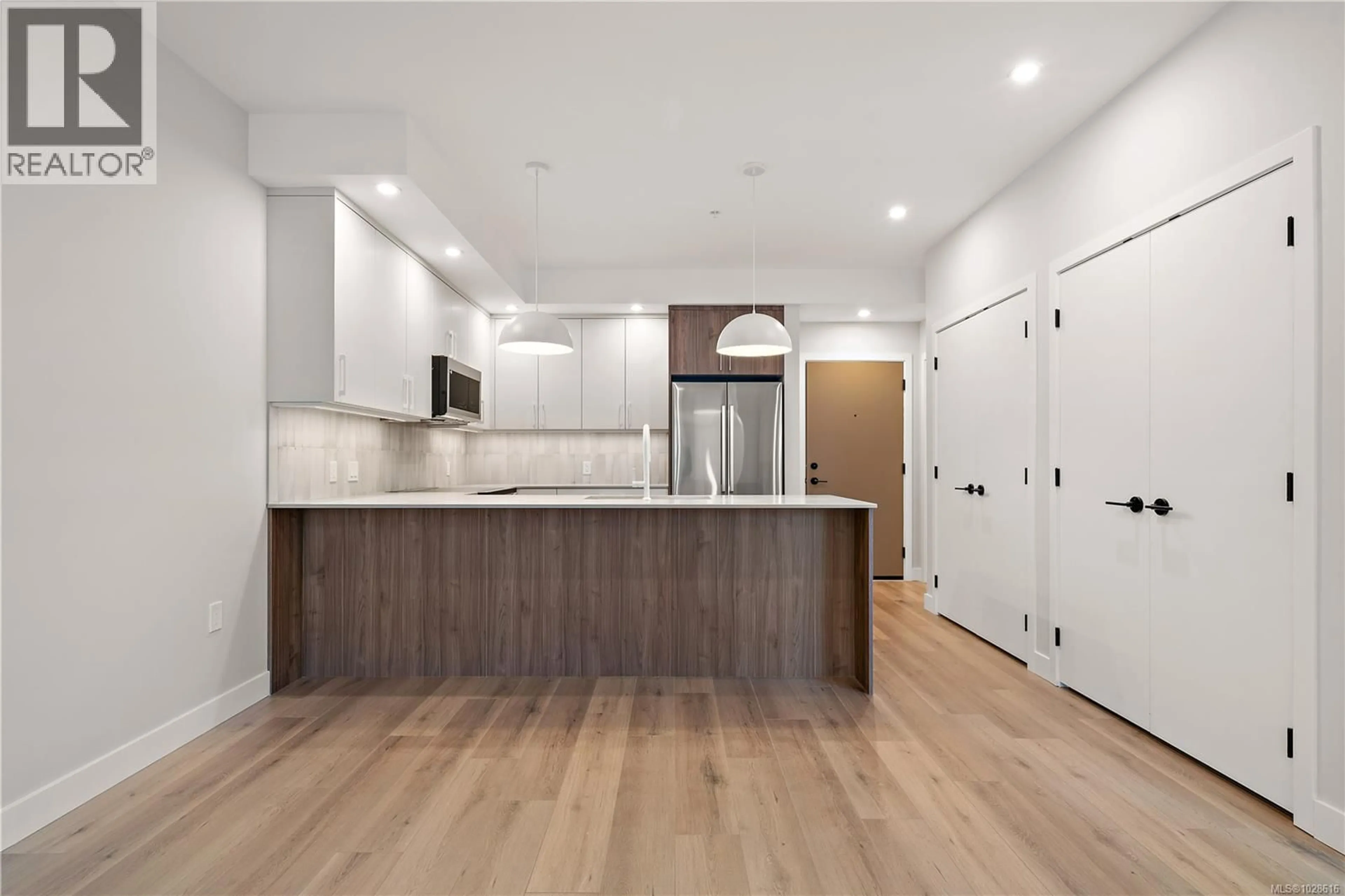 Open concept kitchen, wood/laminate floor for 613 - 2881 LEIGH ROAD, Langford British Columbia V9B4G5