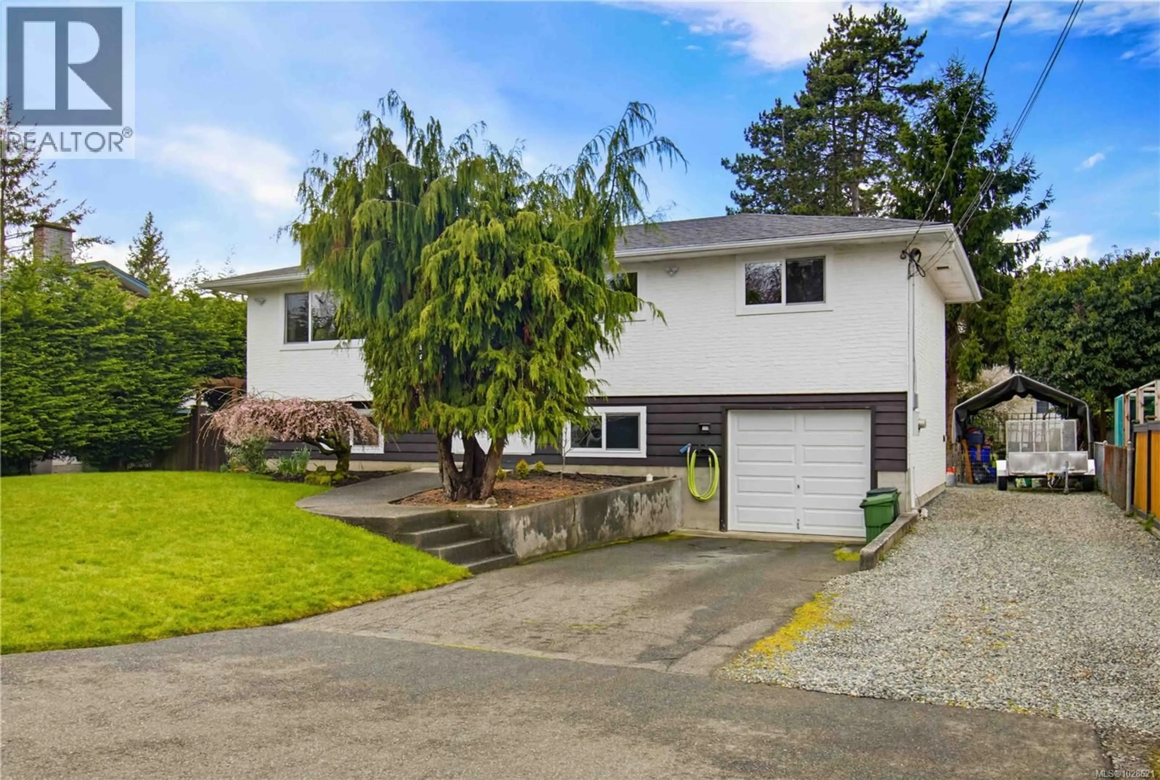 Home with vinyl exterior material, street for 9552 SHARPLES ROAD, Sidney British Columbia V8L2T8