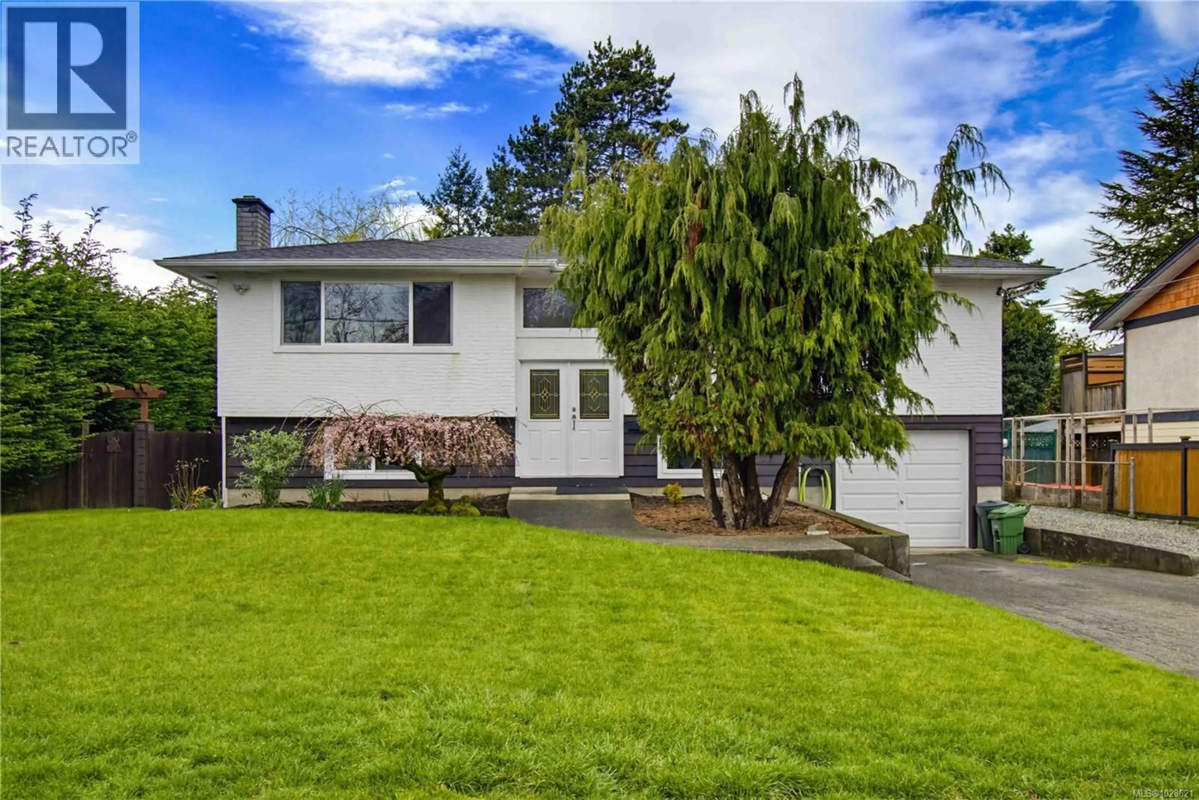 Home with vinyl exterior material, street for 9552 SHARPLES ROAD, Sidney British Columbia V8L2T8