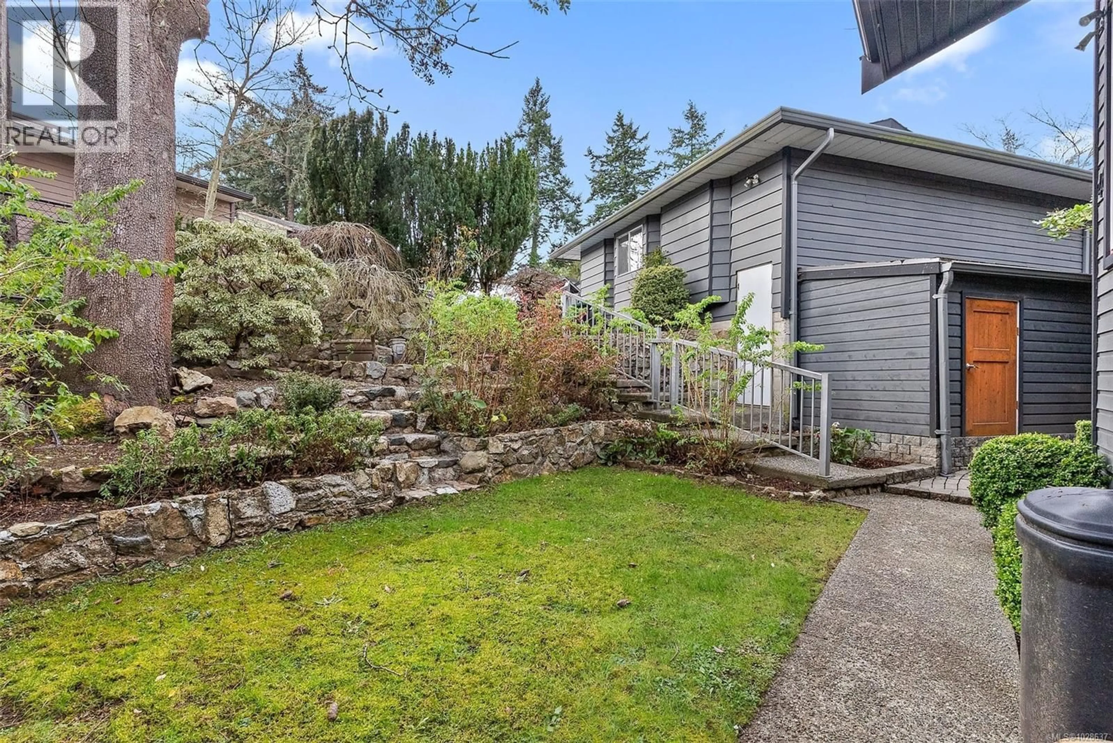 Patio, street for 46 FALSTAFF PLACE, View Royal British Columbia V9A7A5