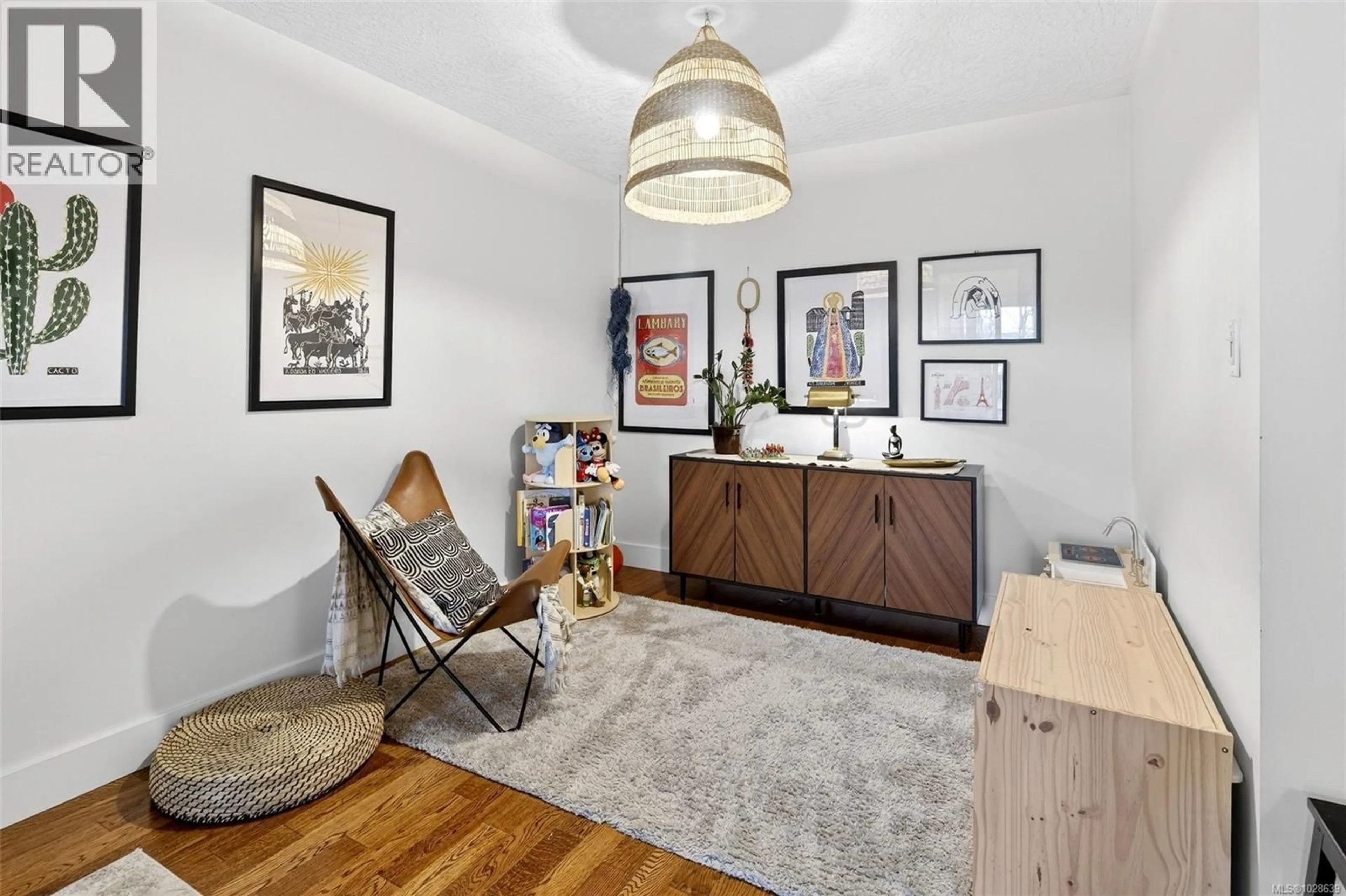 Living room with furniture, unknown for 412 - 894 VERNON AVENUE, Saanich British Columbia V8X2W6