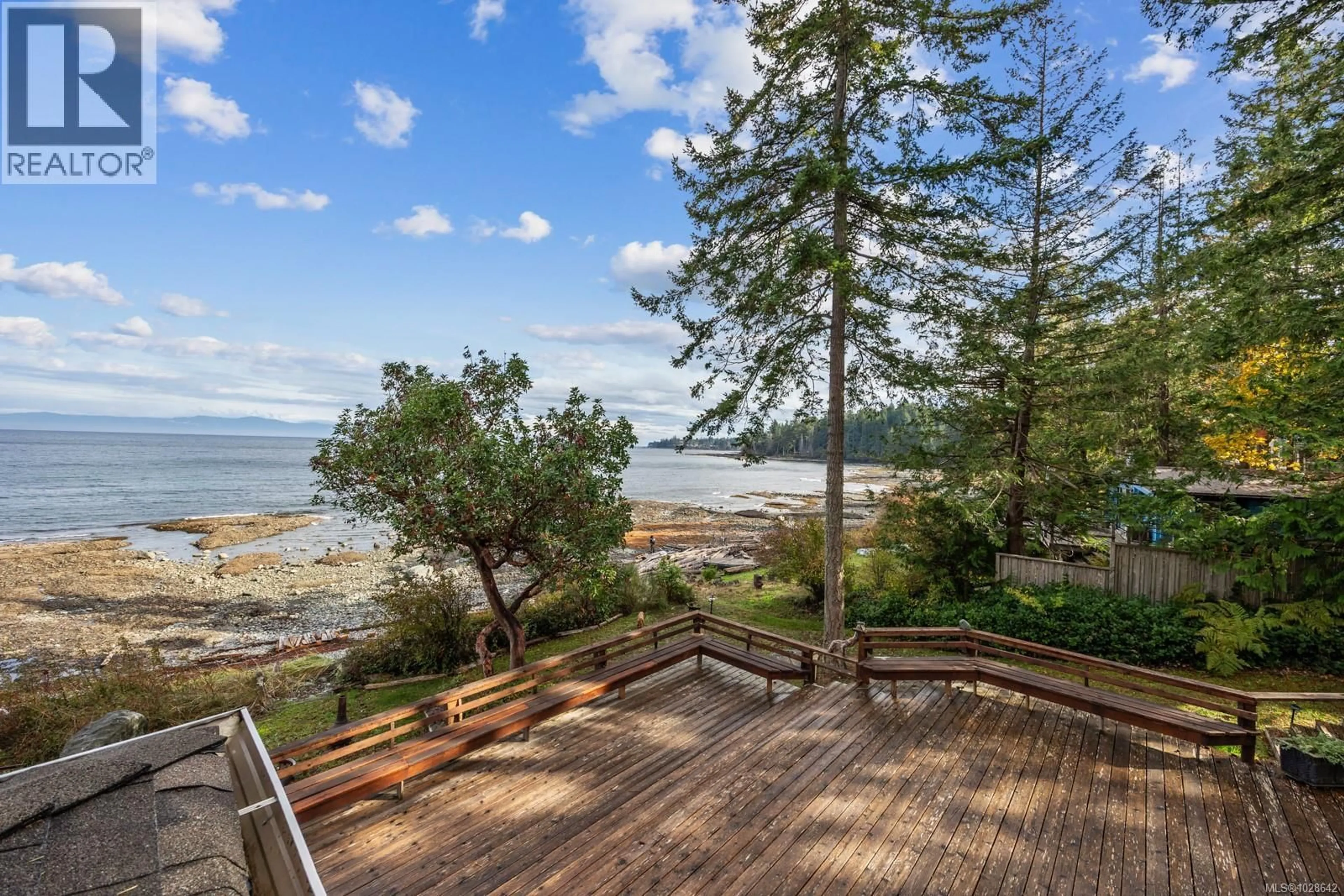 Patio, water/lake/river/ocean view for 3495 HARWOOD ROAD, Hornby Island British Columbia V0R1Z0