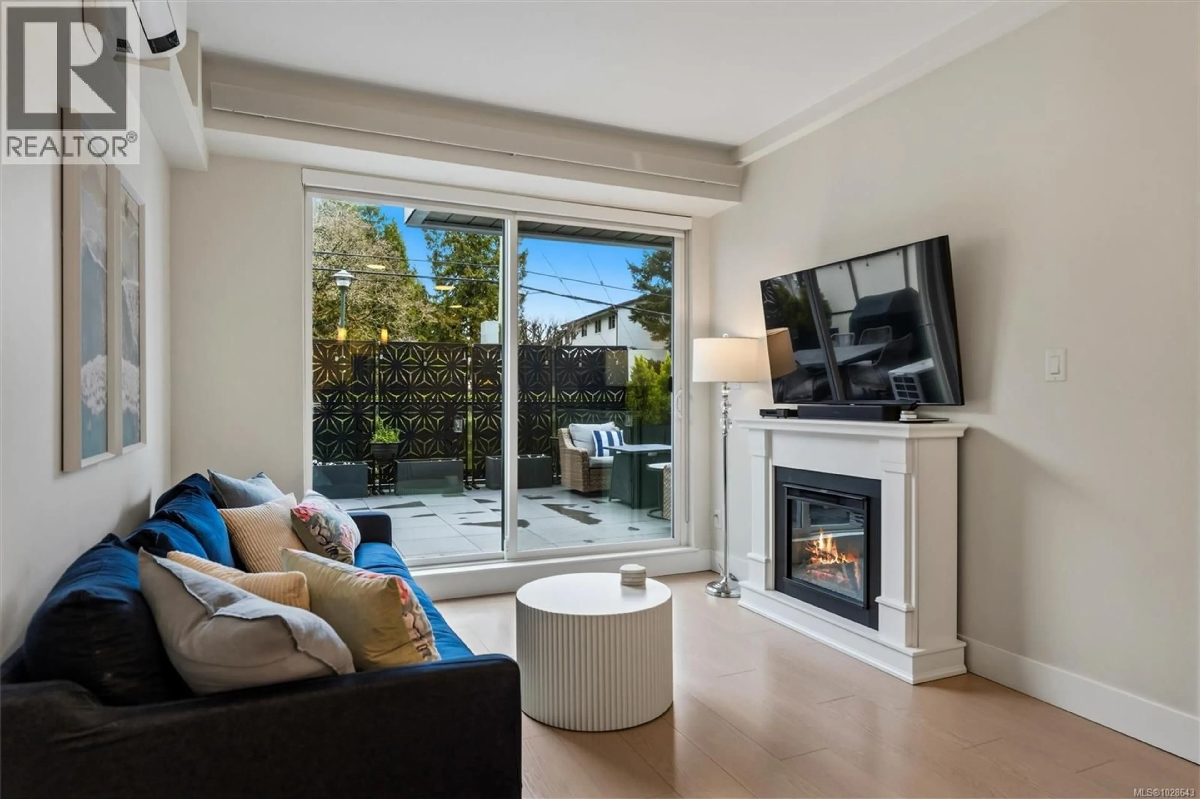 Living room with furniture, unknown for 205 - 1450 GLENTANA ROAD, View Royal British Columbia V9A2P8