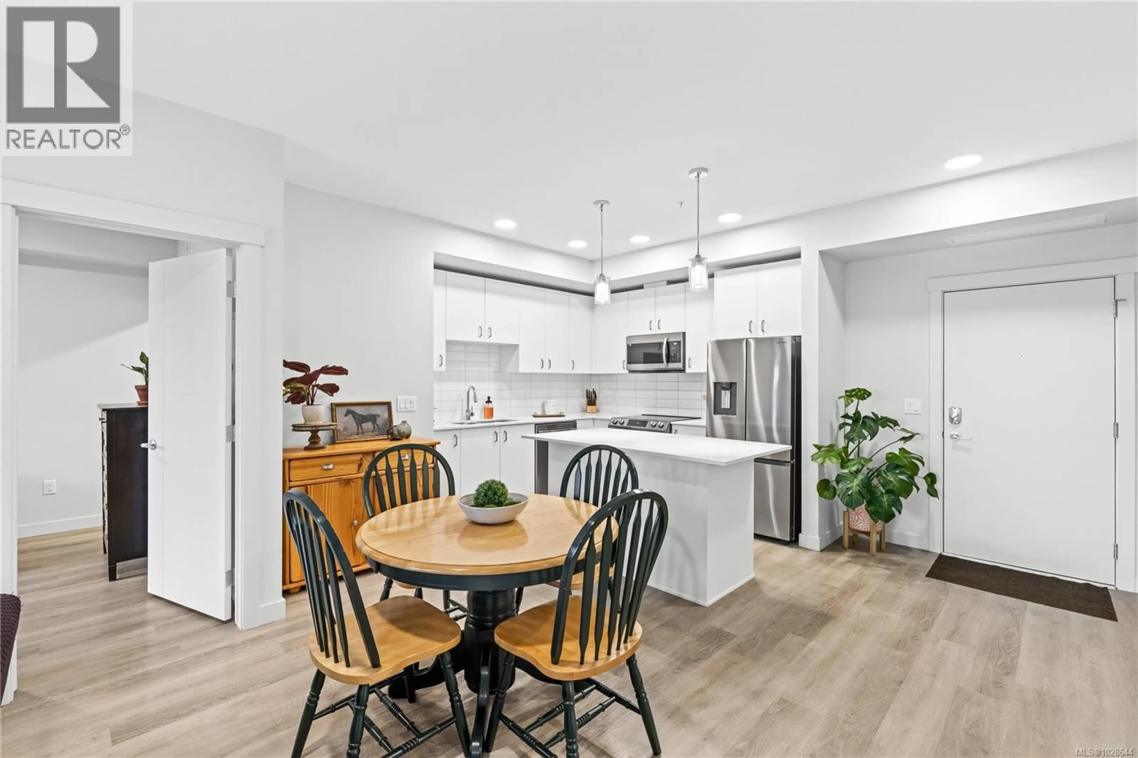 Open concept kitchen, unknown for 103E - 120 JENSEN AVENUE WEST, Parksville British Columbia V9P0H7