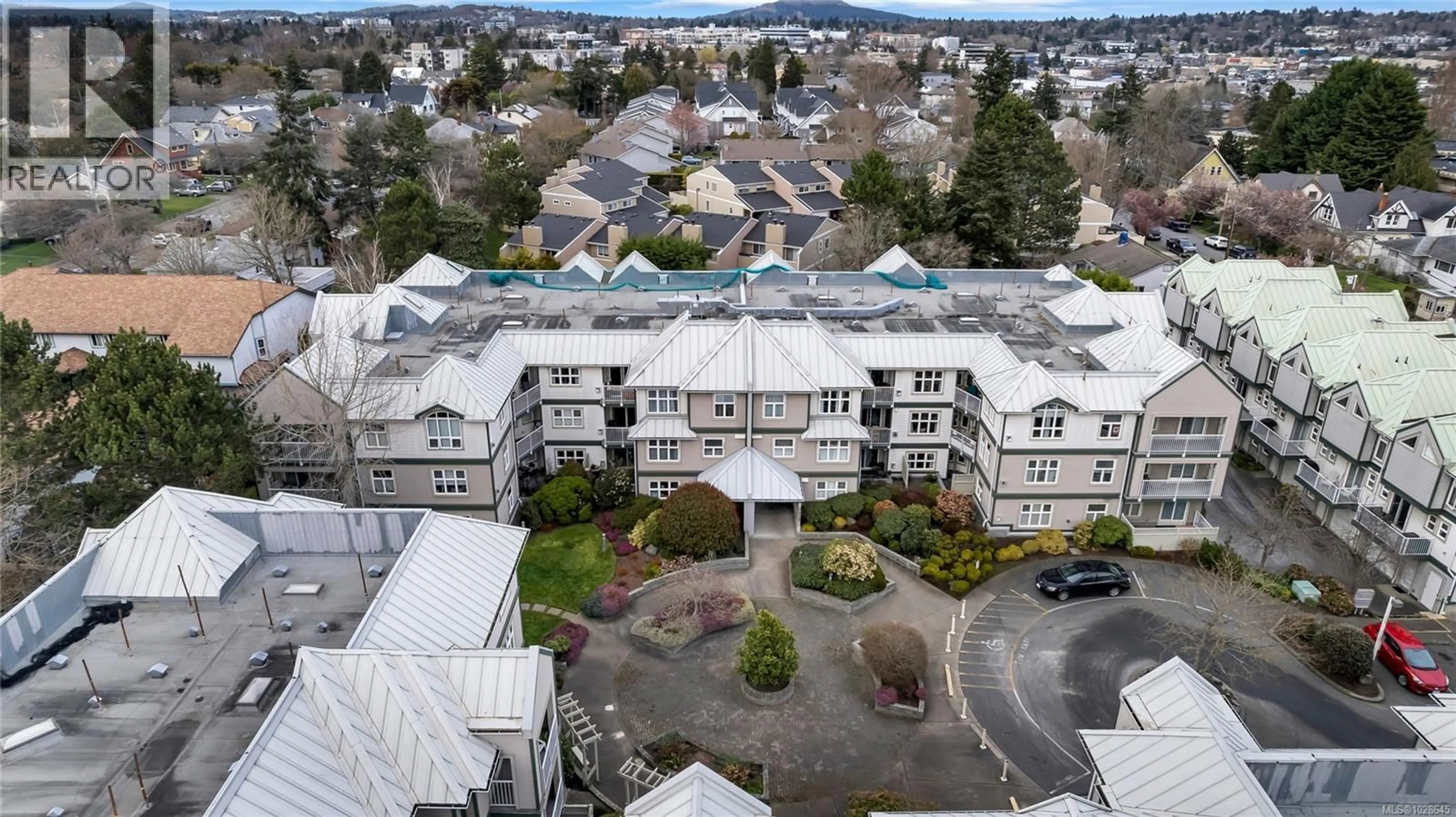 A pic from outside/outdoor area/front of a property/back of a property/a pic from drone, unknown for 111 - 3010 WASHINGTON AVENUE, Victoria British Columbia V9A1P6