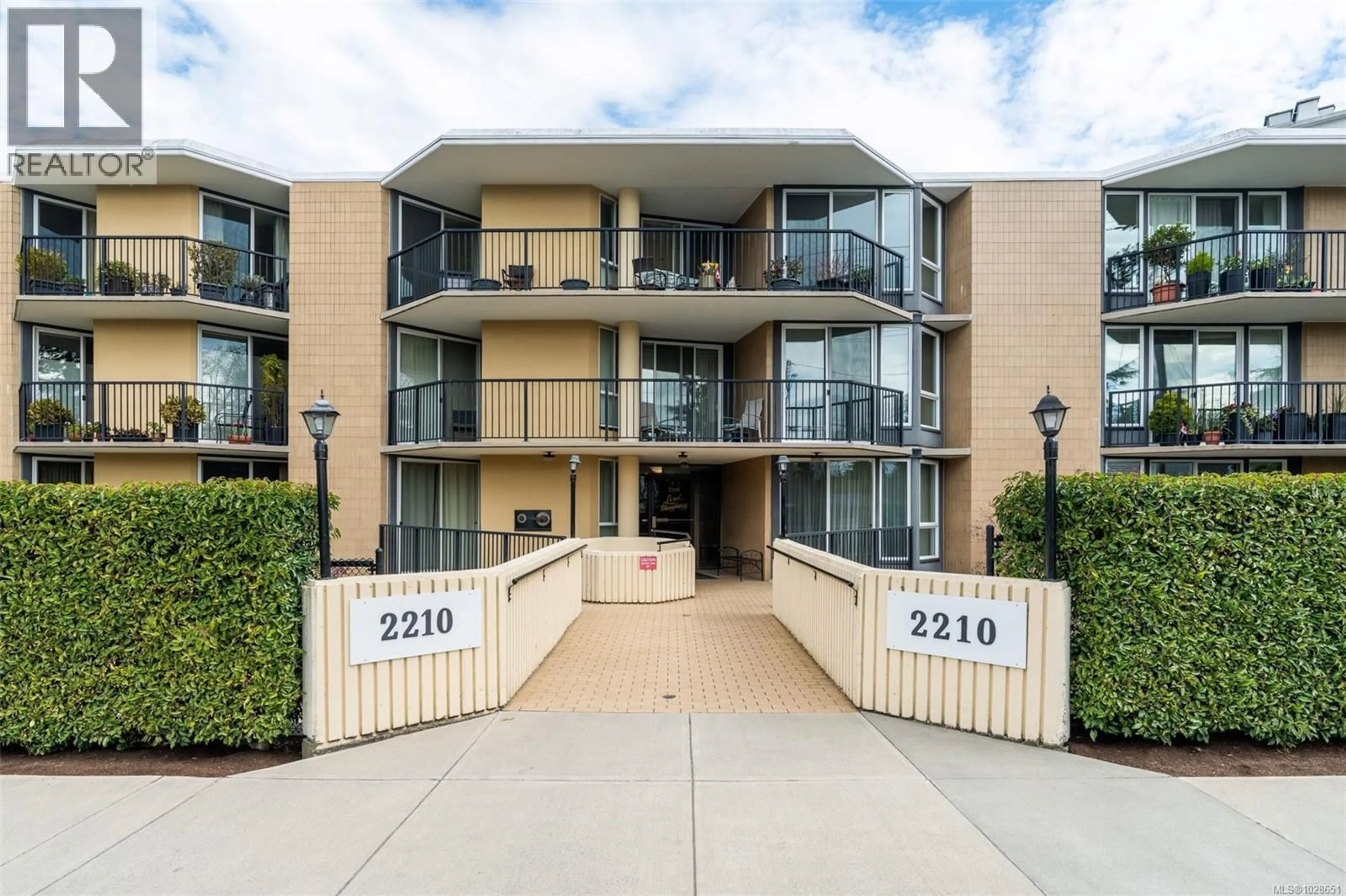 Unknown for 401 - 2210 CADBORO BAY ROAD, Oak Bay British Columbia V8R5G9
