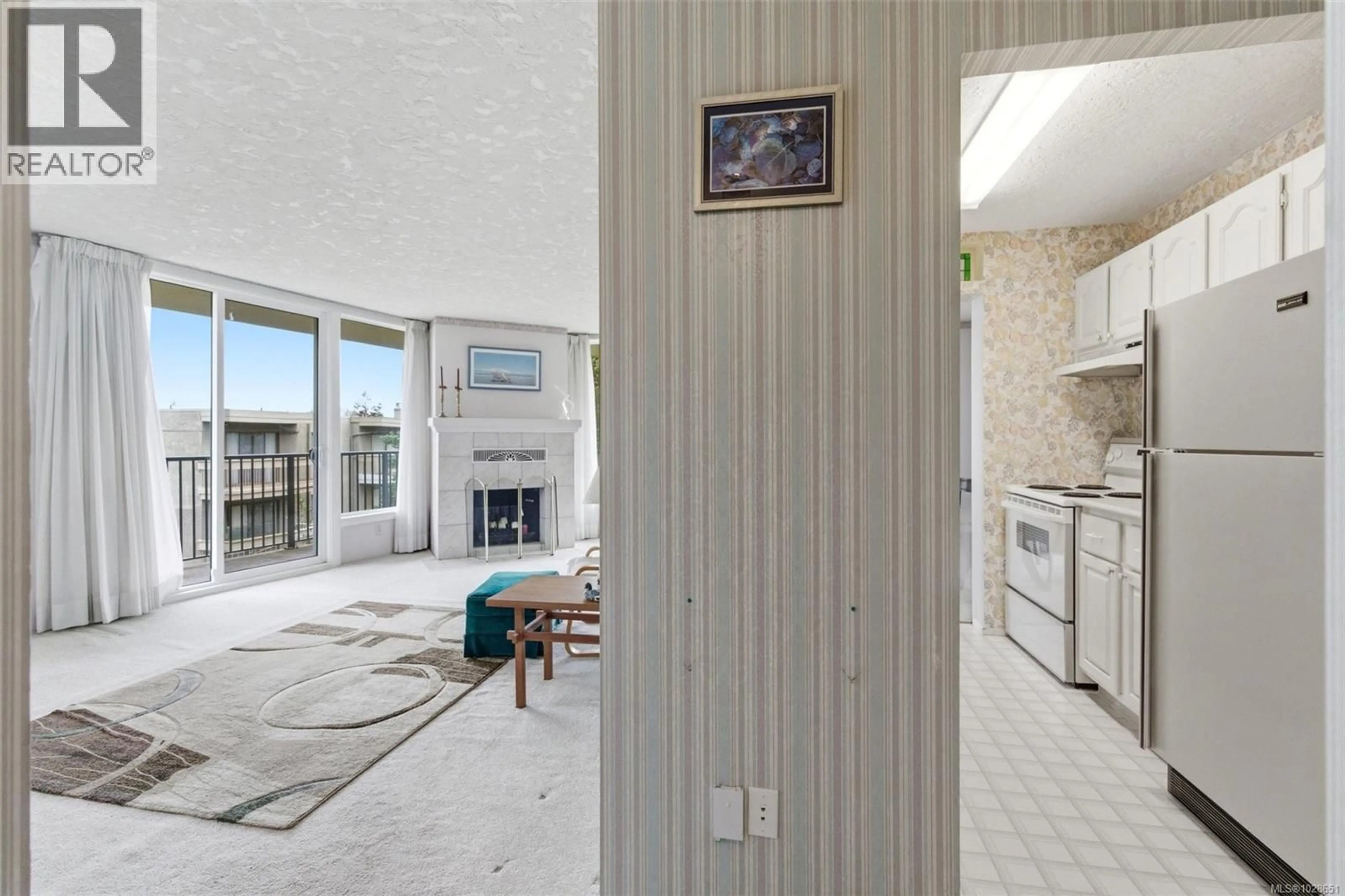 Unknown for 401 - 2210 CADBORO BAY ROAD, Oak Bay British Columbia V8R5G9
