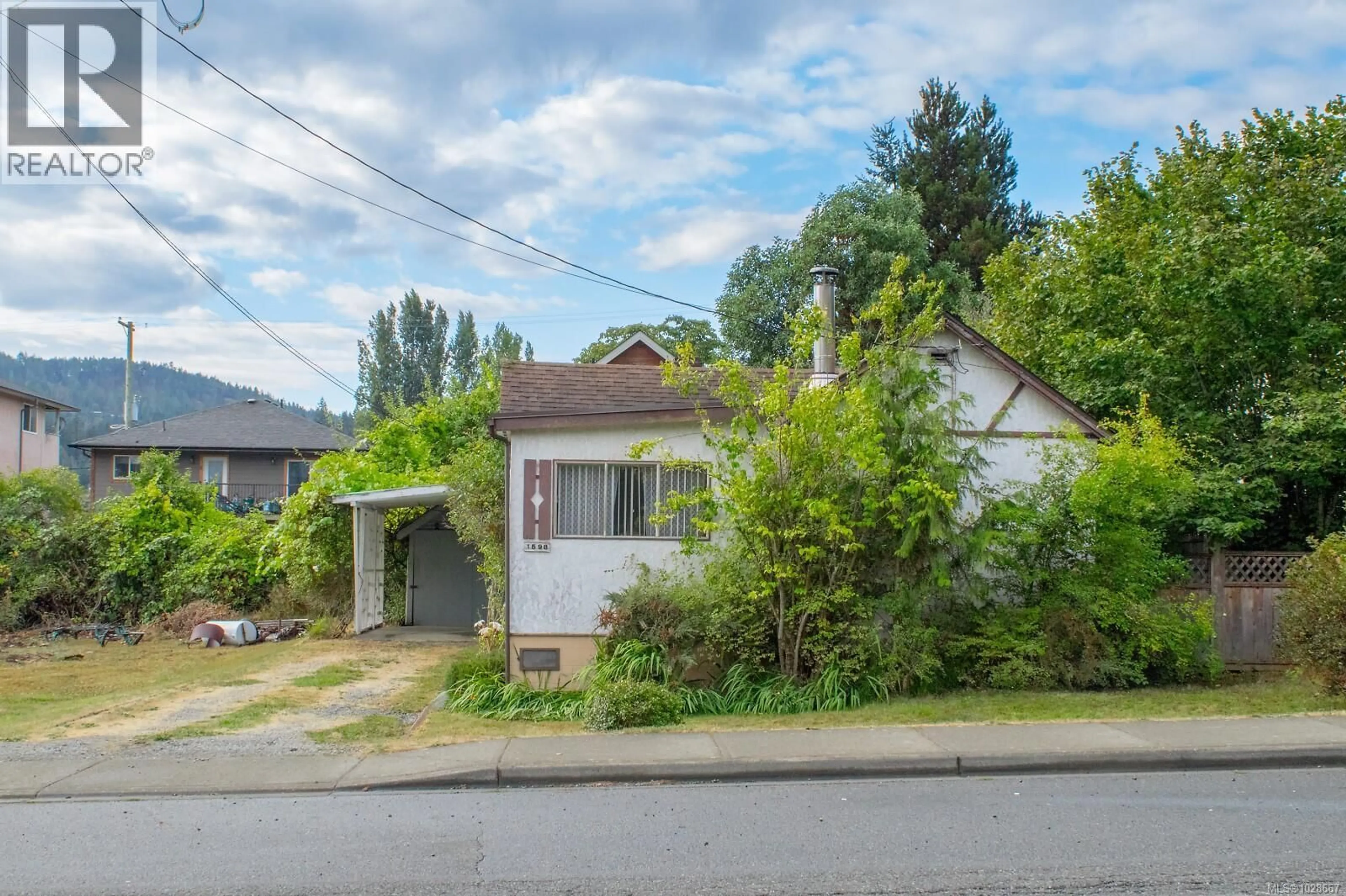 A pic from outside/outdoor area/front of a property/back of a property/a pic from drone, street for 1598 CHAPLIN STREET, Crofton British Columbia V0R1K0
