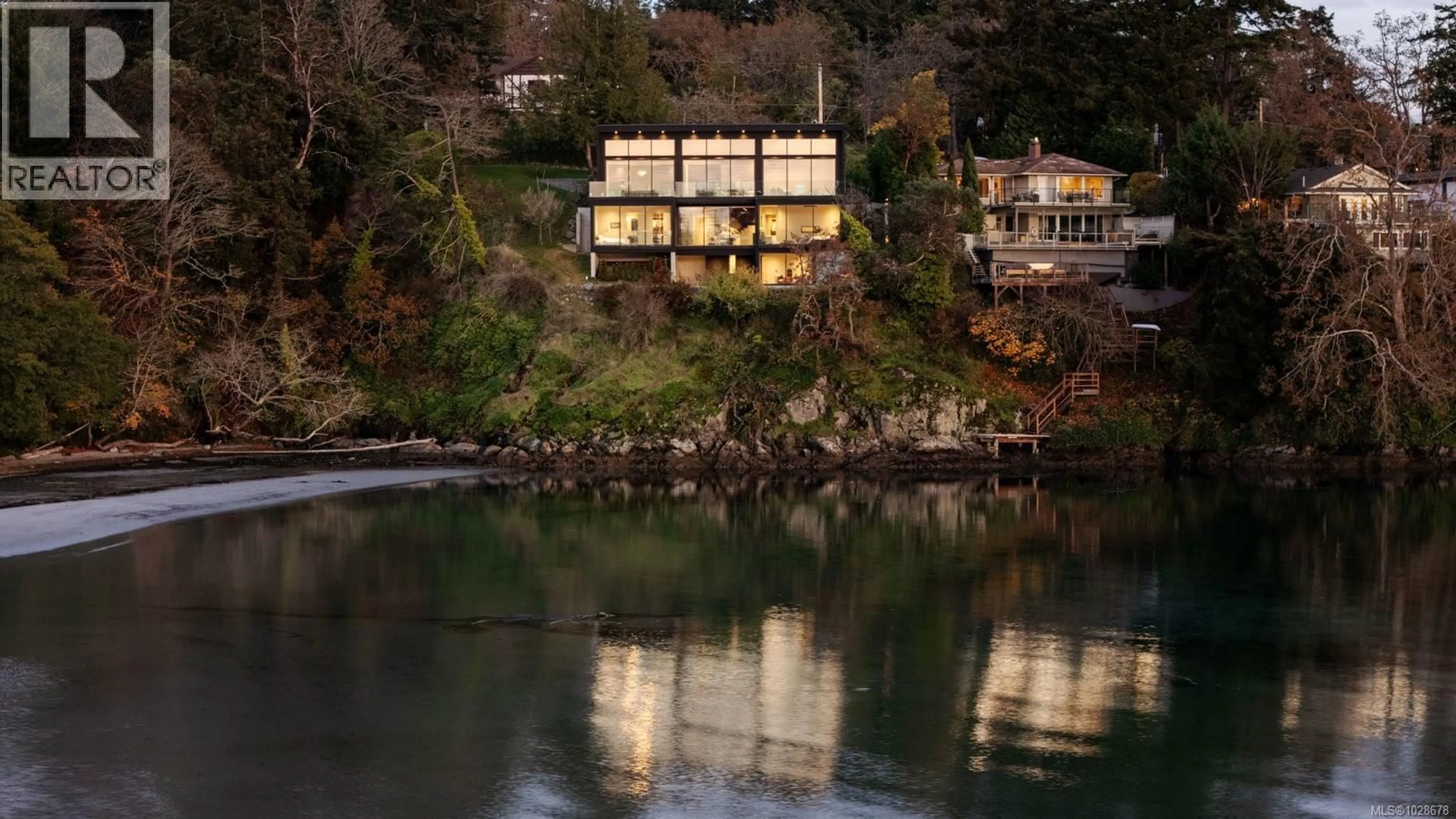 Blurry image for 2701 SEA VIEW ROAD, Saanich British Columbia V8N1K7