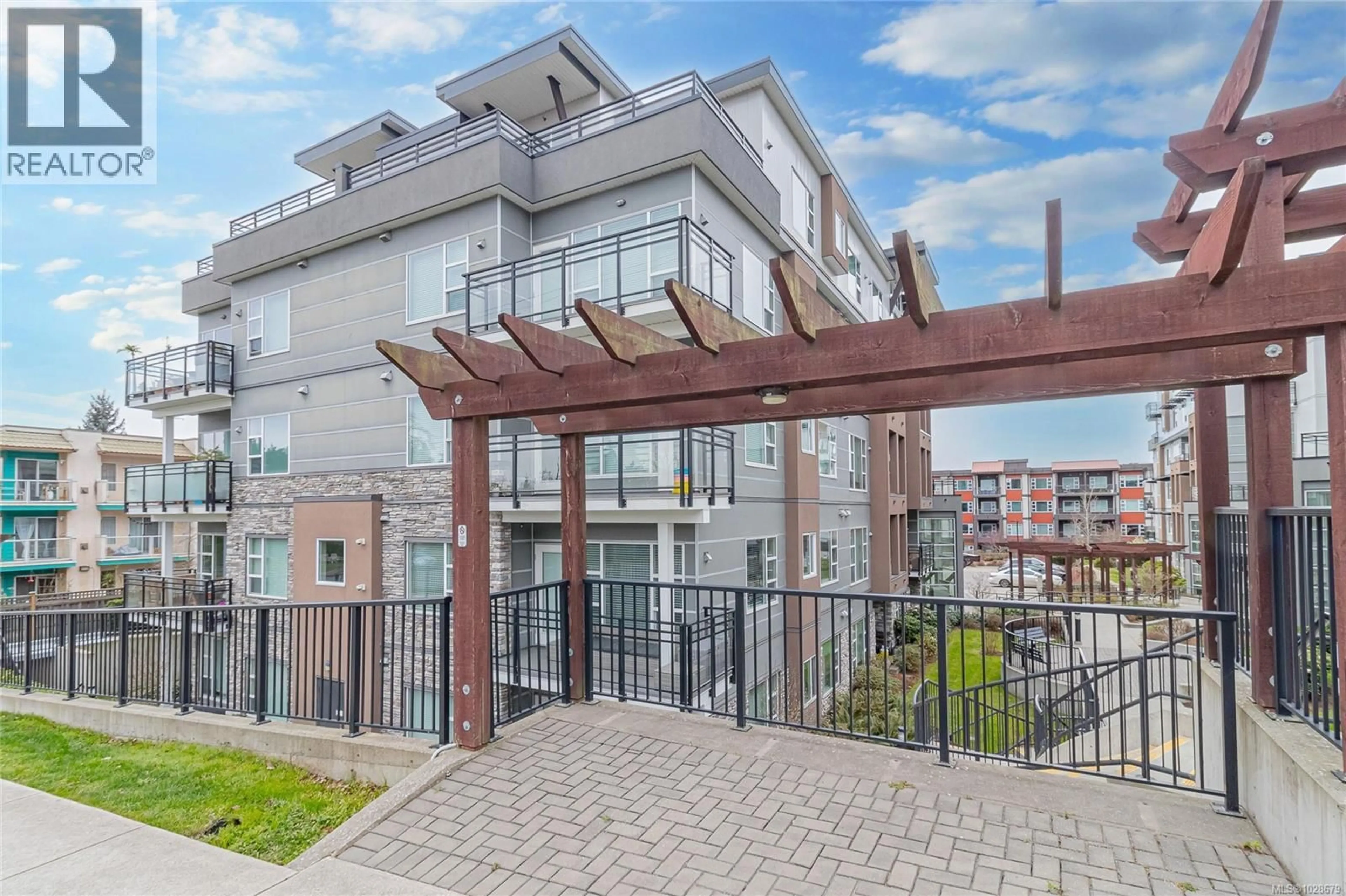 Patio, unknown for 203 - 1020 INVERNESS ROAD, Saanich British Columbia V8X2S1